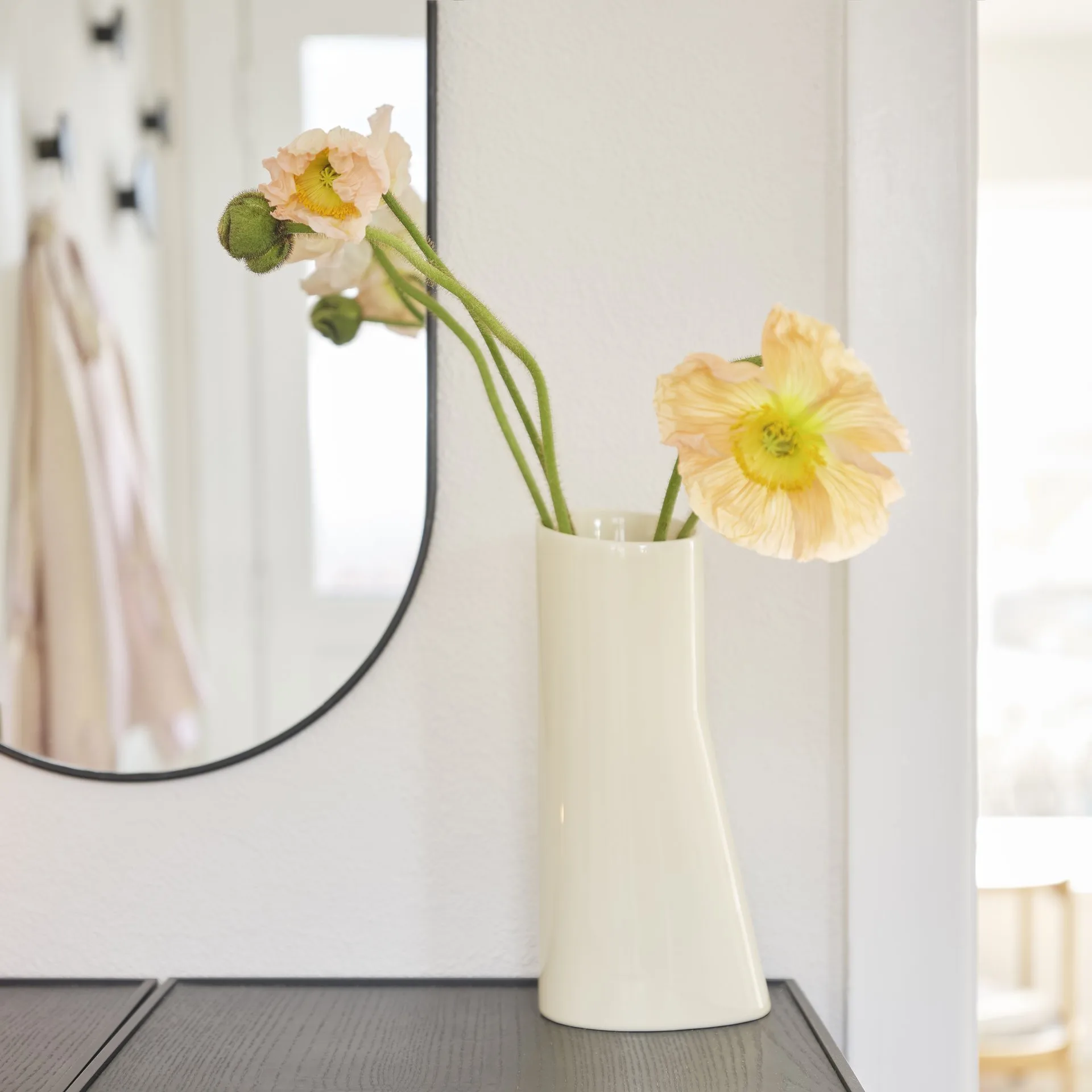 Oval 花瓶 no. 67, Vanilla Ro Collection | ロ コレクション