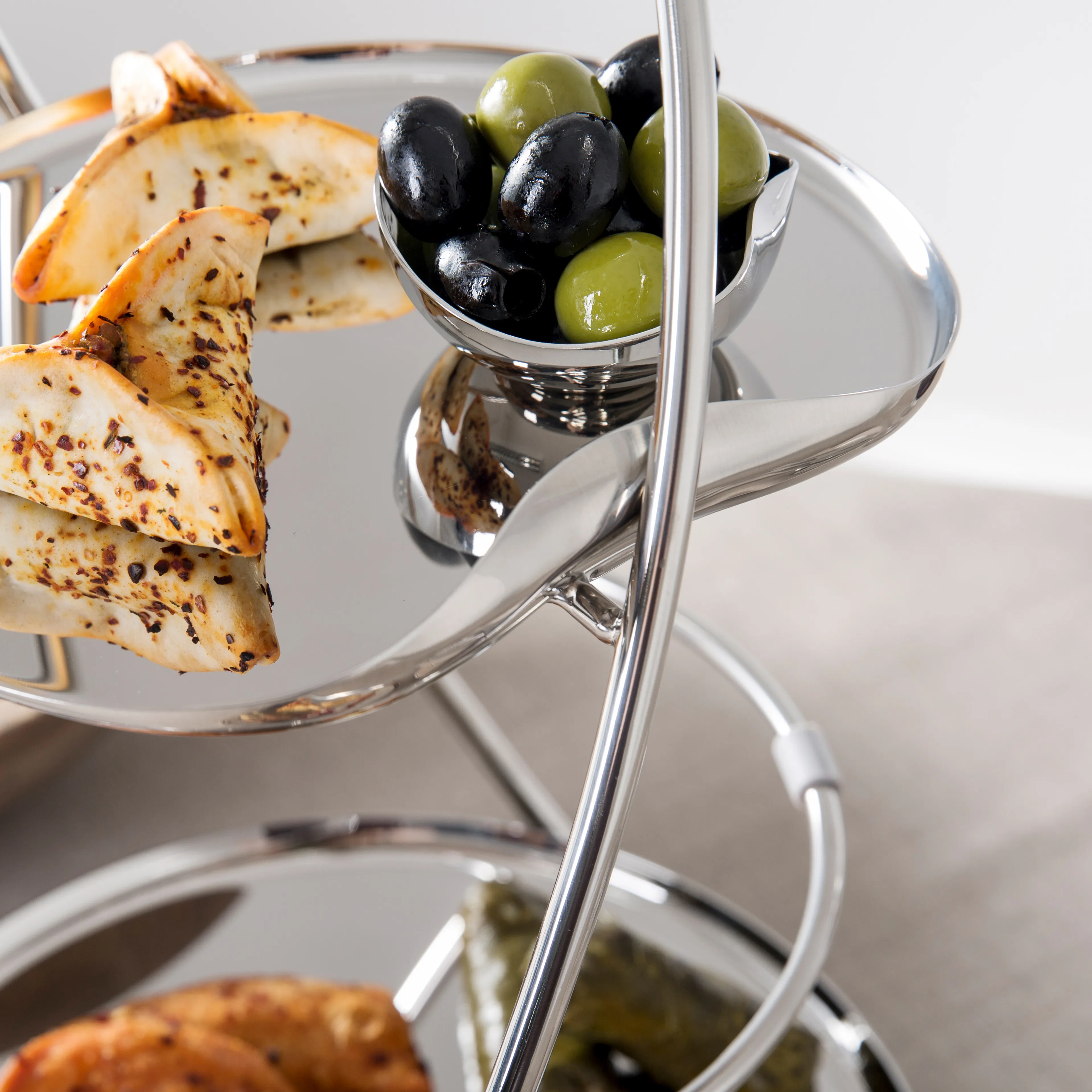 Robert Welch | ロバート ウェルチ からのDrift ケーキスタンド