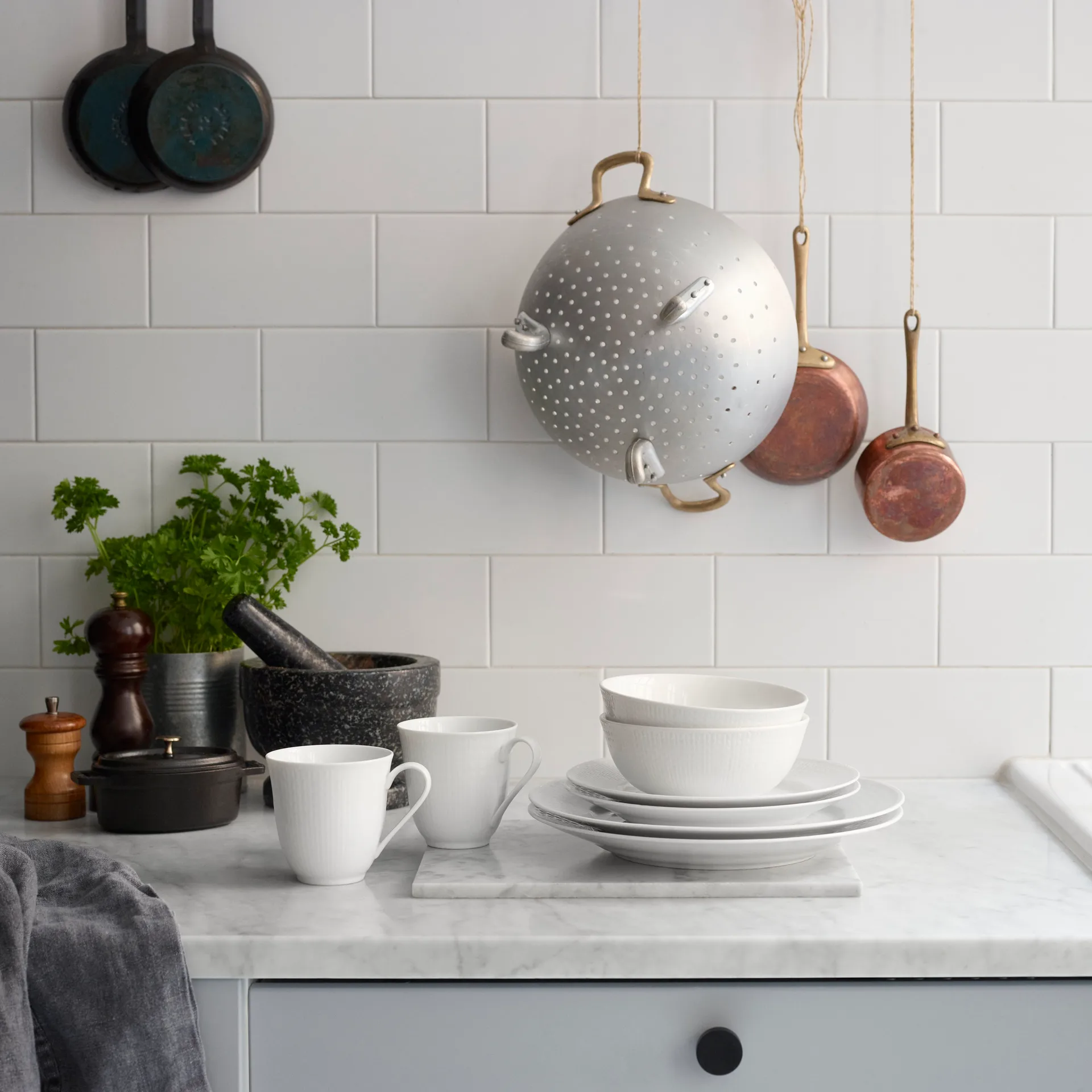 Swedish Grace / スウェディッシュグレース プレート スモール Ø21 cm, snow (white) Rörstrand | ロールストランド