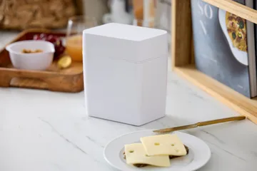 Classic チーズボックス チーズスライサー付き 16.5x10x19 cm - White - Rosti | ロスティ