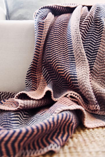 Fri ブランケット 150x200 cm - By the fire - Røros Tweed