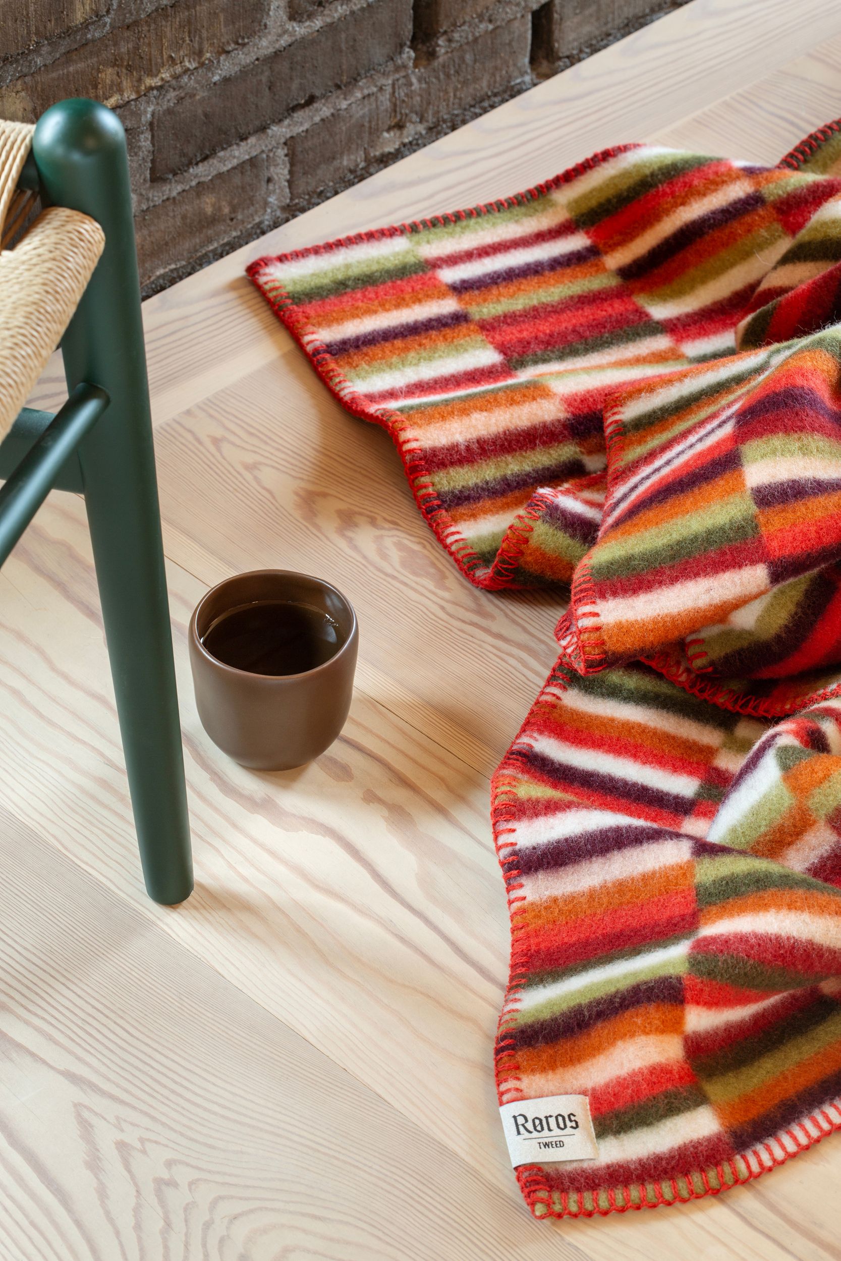 ロロスツイード ドゥエ・メーレ ブランケット りんご Røros Tweed | ロロス ツイード -ブランケット、クッション