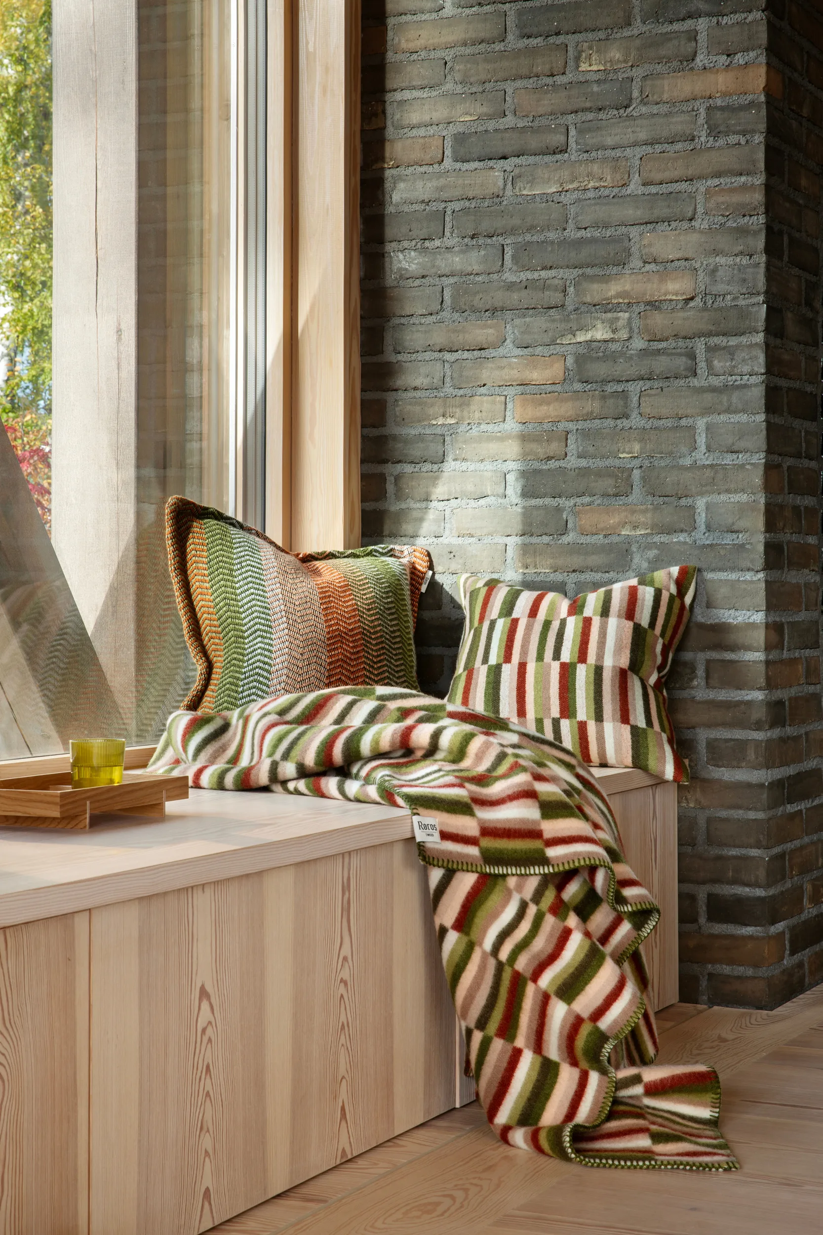 Ida クッション 50x50 cm, Olive burgundy Røros Tweed