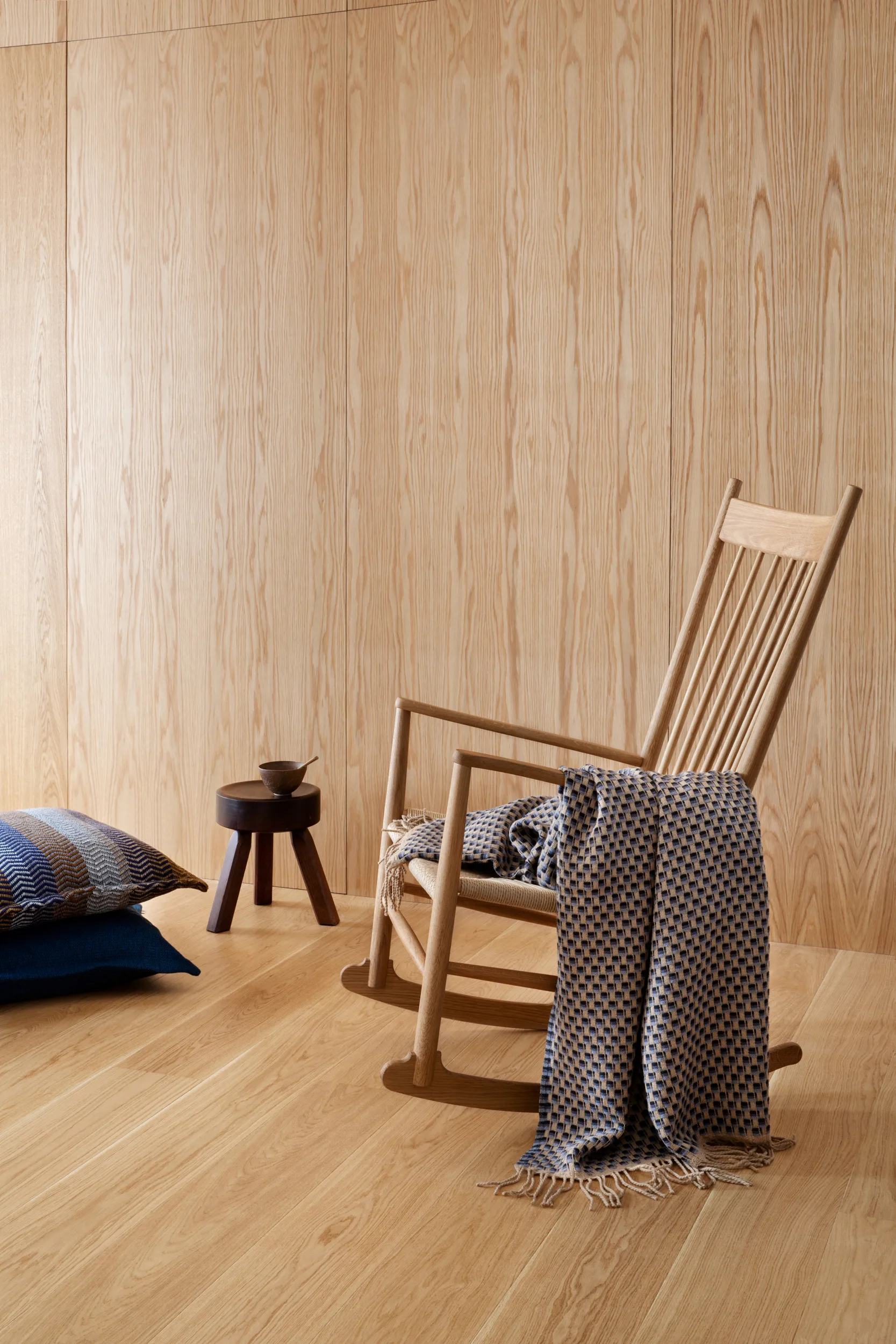 Isak スロー 150x210 cm, Far away blue Røros Tweed