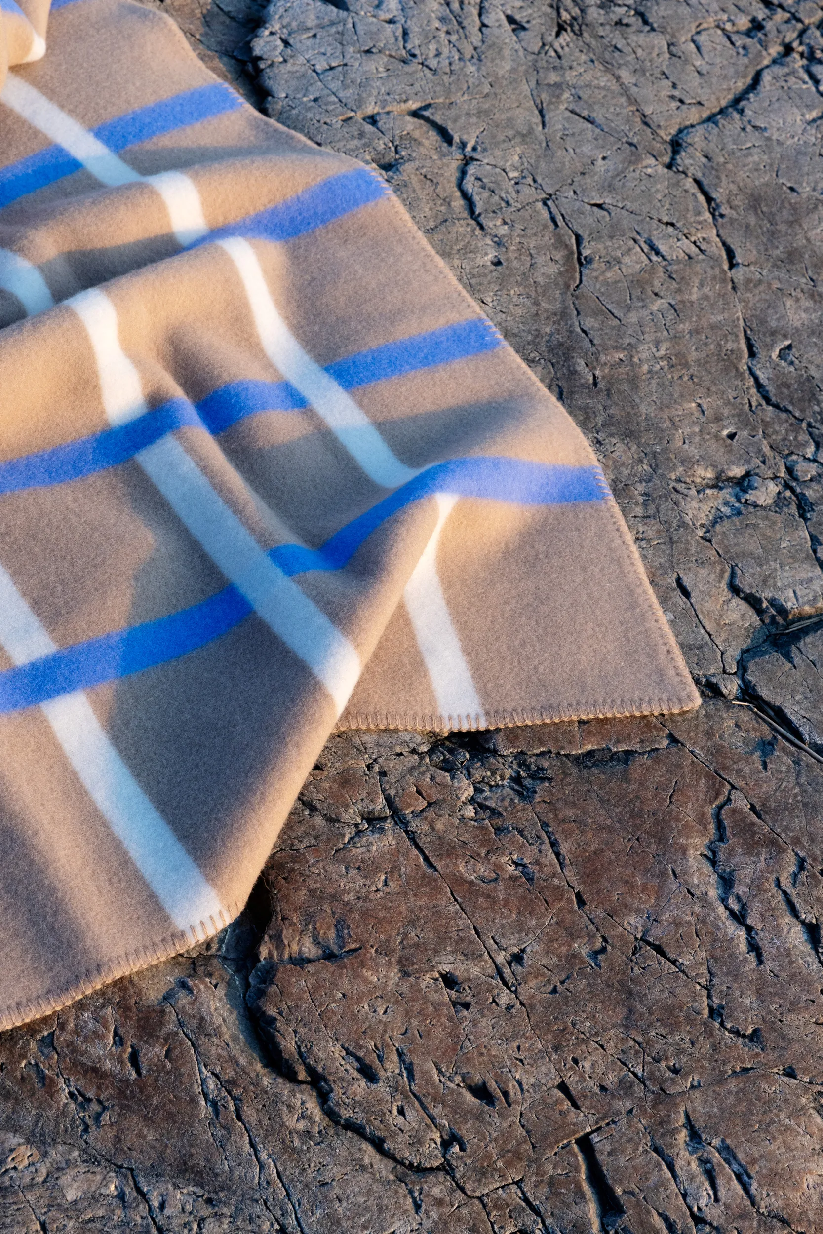 Knut ブランケット 135x200 cm, Taupe Røros Tweed