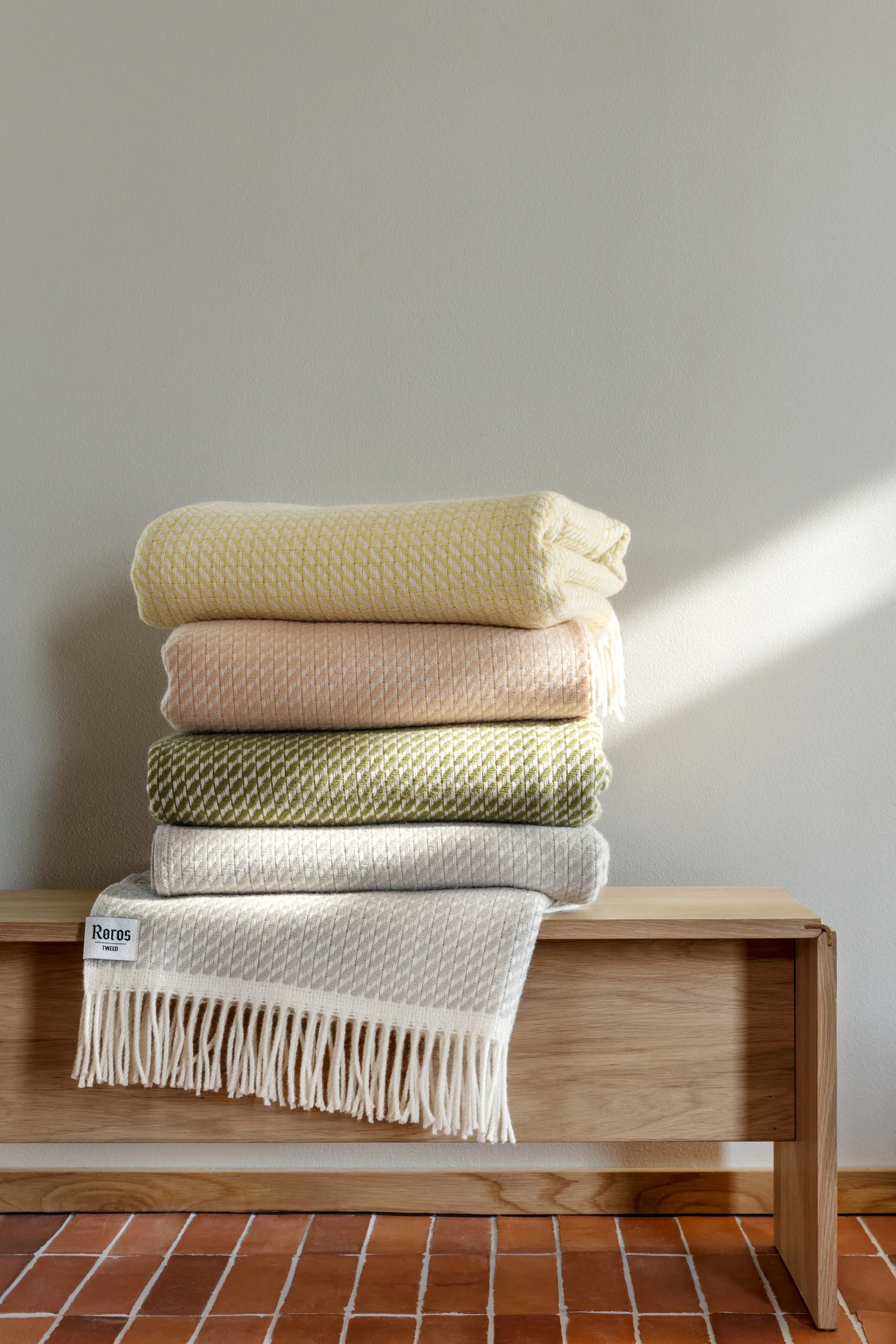 Mello スロー 150x210 cm, Lemon yellow Røros Tweed