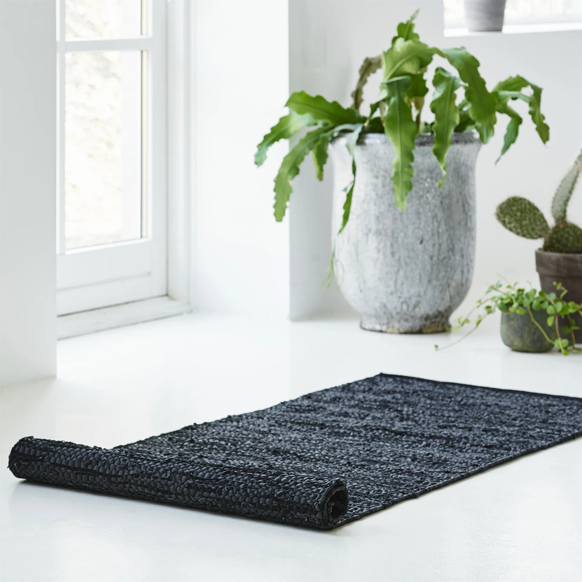 レザー ラグ  65x135 cm, black (black) Rug Solid | ラグソリッド