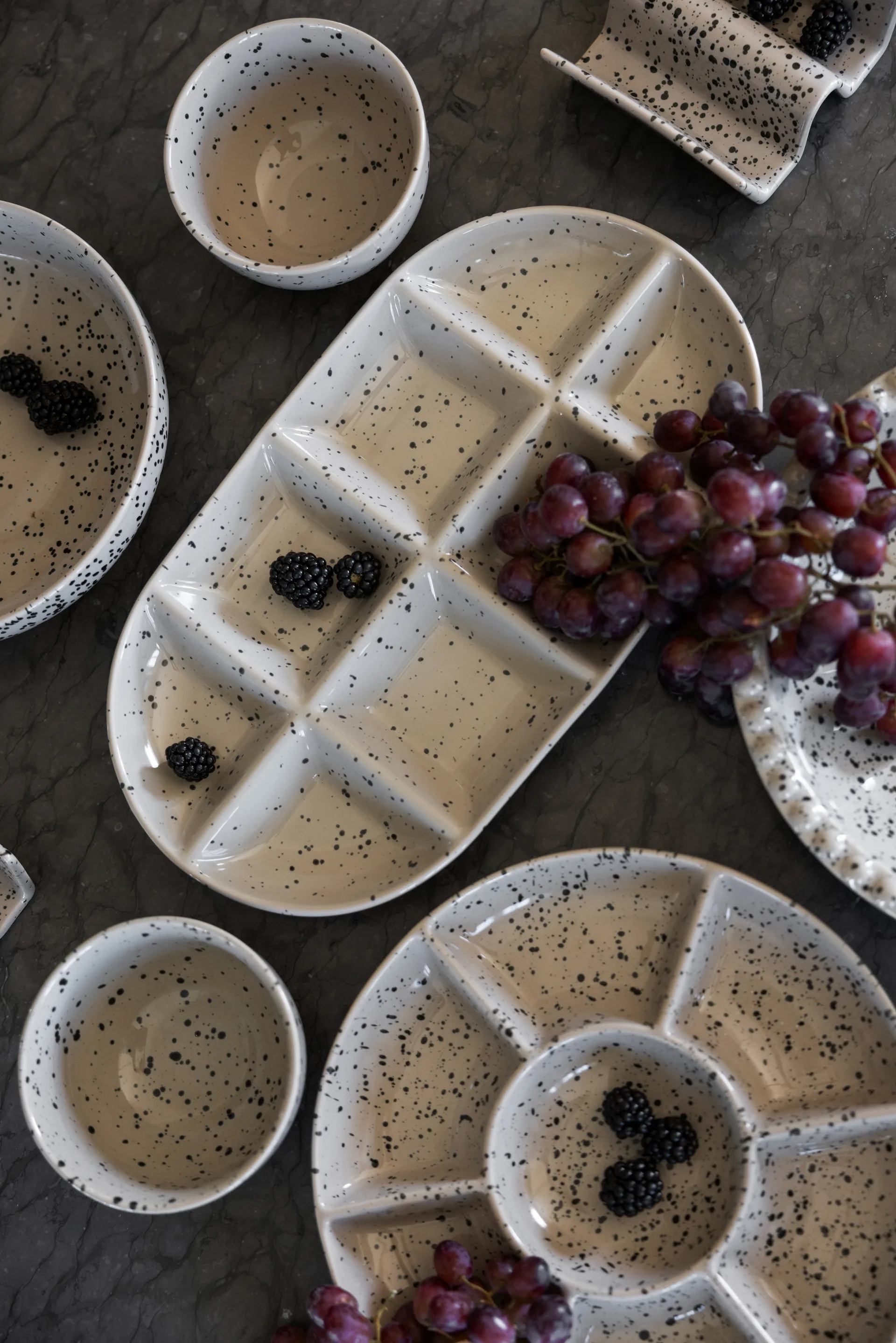 Ditte サービングプレート L 20x36 cm, Gray-black Sagaform | サガフォルム