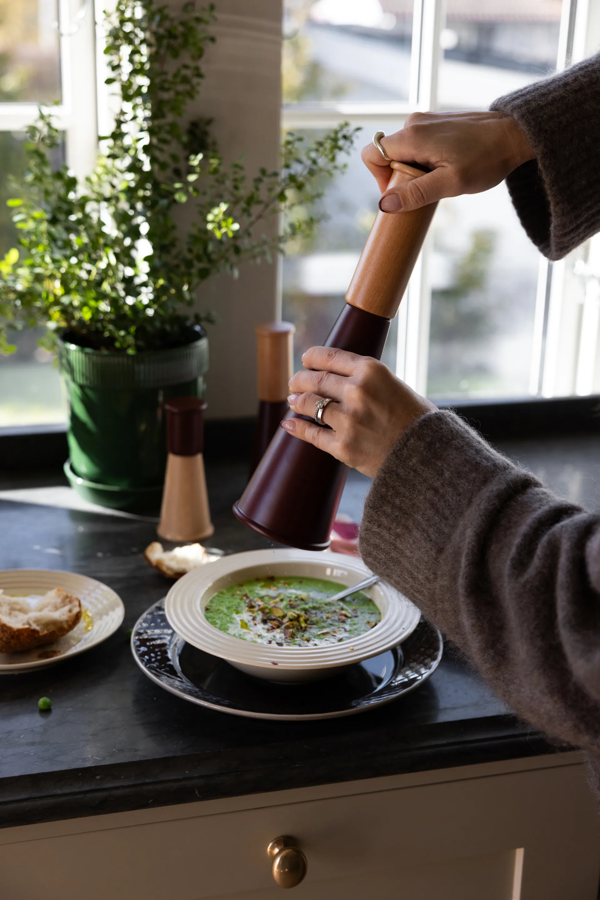 Gherkin ソルト & ペッパーグラインダー L 32 cm, Red-brown Sagaform | サガフォルム