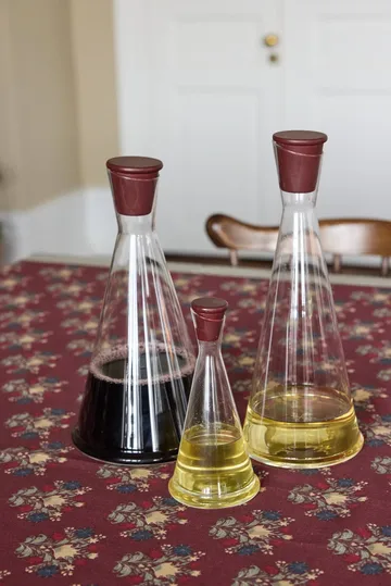Gurken カラフェ - Clear-dark red, 1.2 l - Sagaform | サガフォルム
