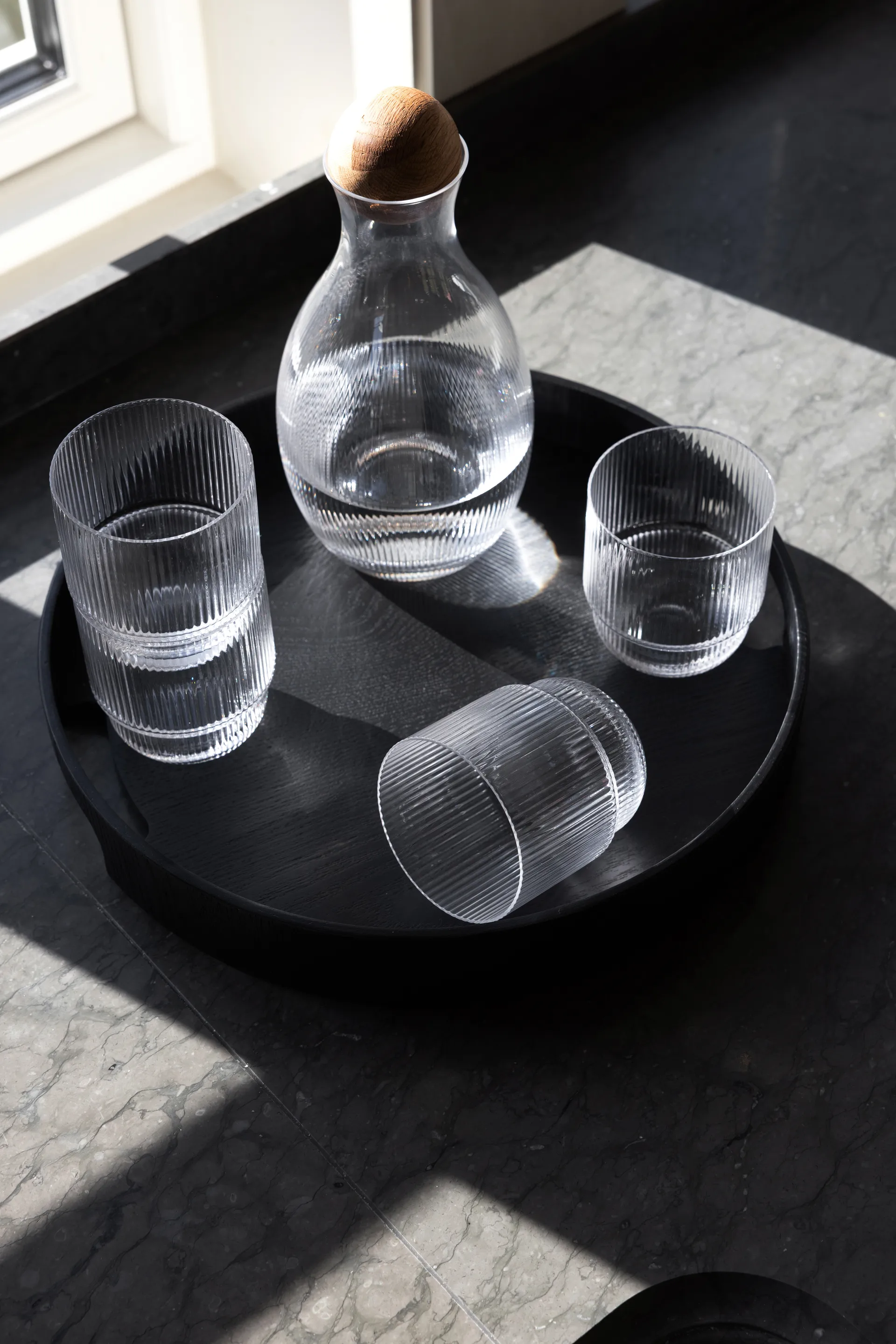 Hanna ラウンドトレイ Ø35 cm, Black Sagaform | サガフォルム