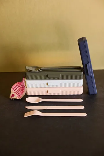 Tina カトラリーセット - Pink Pantone 489C - Sagaform | サガフォルム