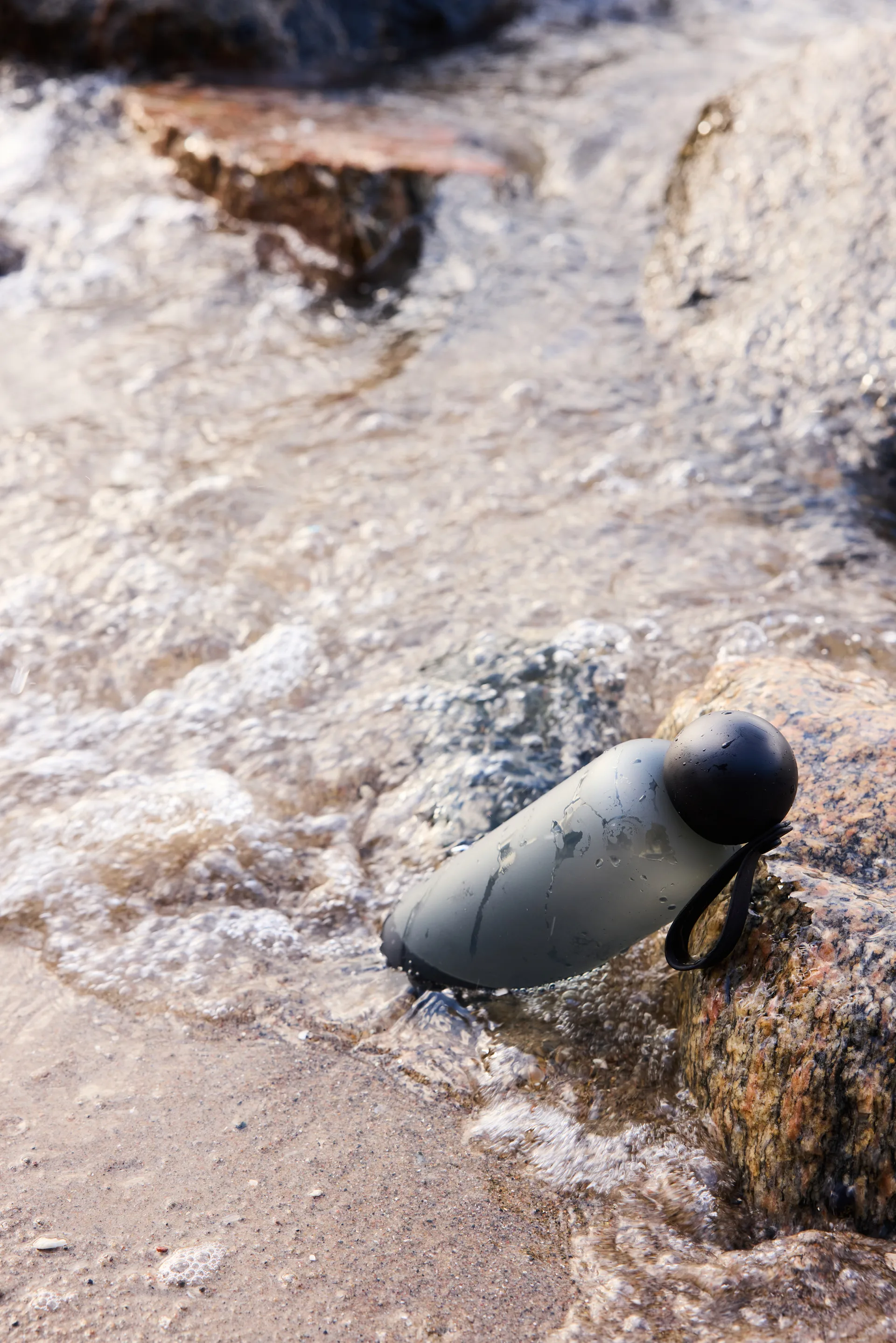 Tom ウォーターボトル 650 ml, Black Sagaform | サガフォルム