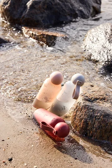 Tom ウォーターボトル 650 ml - Burgundy - Sagaform | サガフォルム