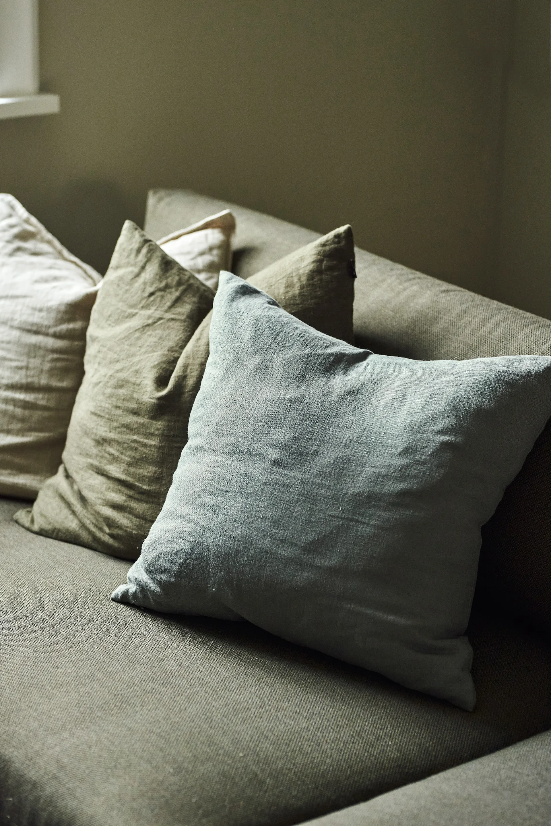 Calm クッションカバー リネン50x50 cm, Smokey Blue Scandi Living | スカンジリビング