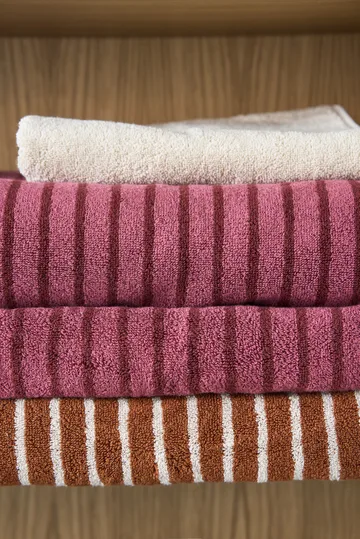 Drift バスタオル 100x150 cm - Pink-red - Scandi Living | スカンジリビング