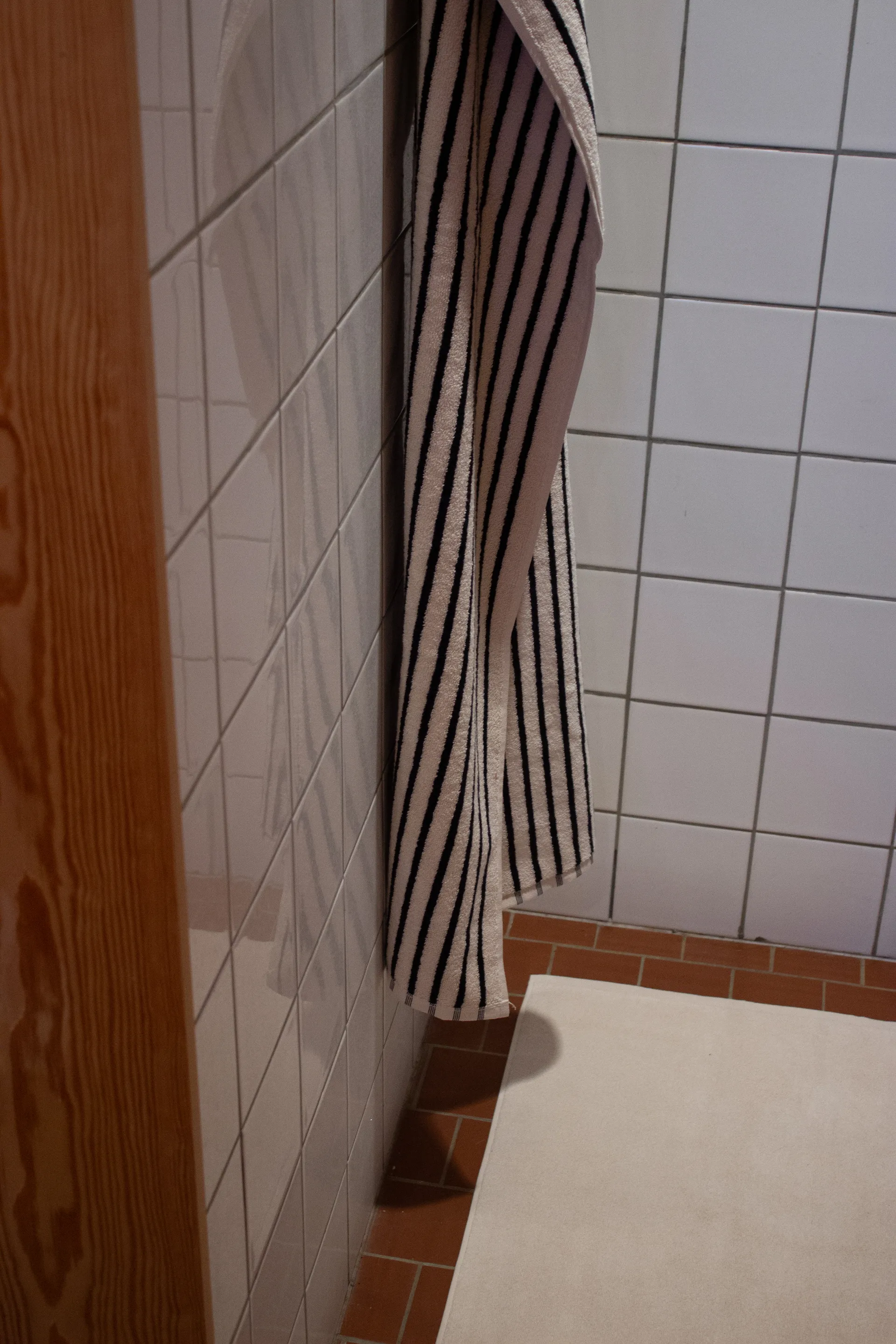Drift バスタオル 100x150 cm, White-black Scandi Living | スカンジリビング