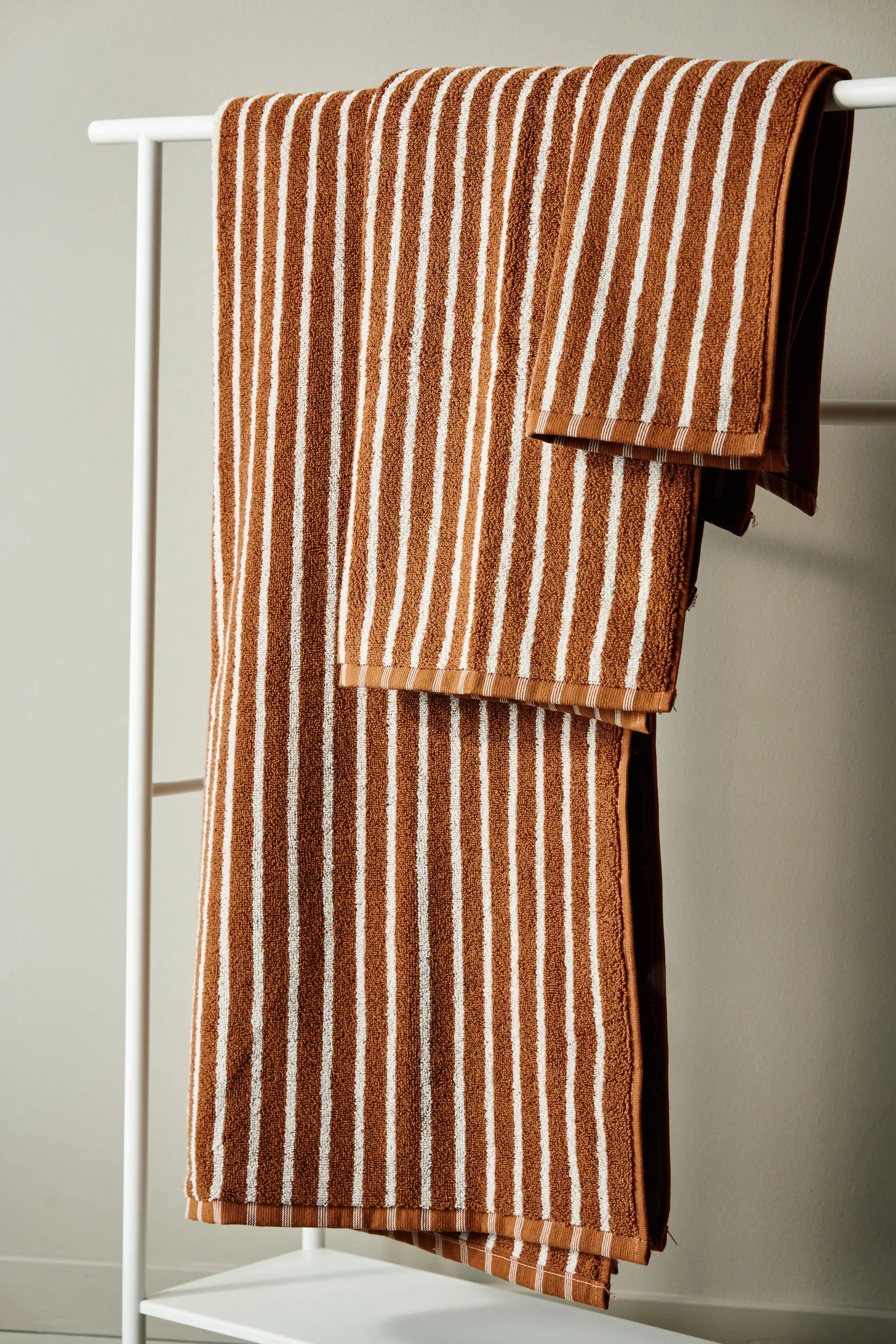 Drift タオルセット 4個 - Brown-White,  Scandi Living
