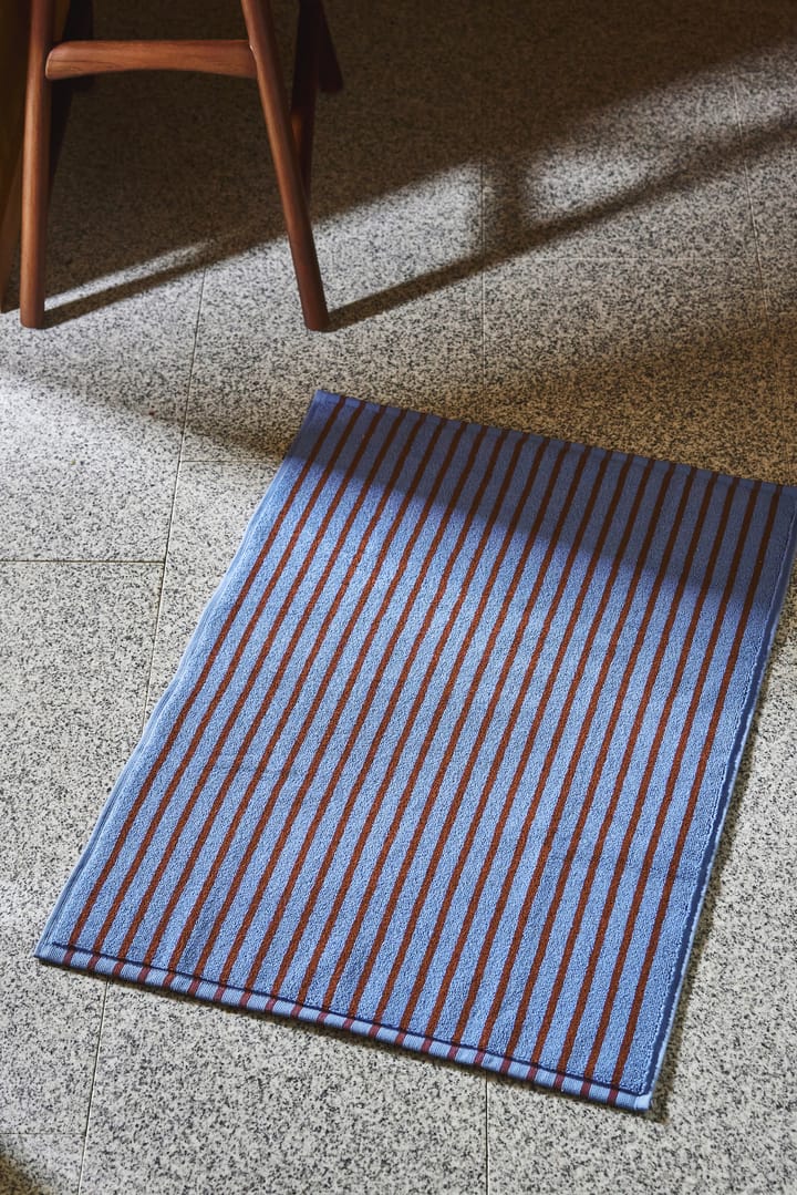 Drift バスマット 50x70cm, Blue-red Scandi Living | スカンジリビング
