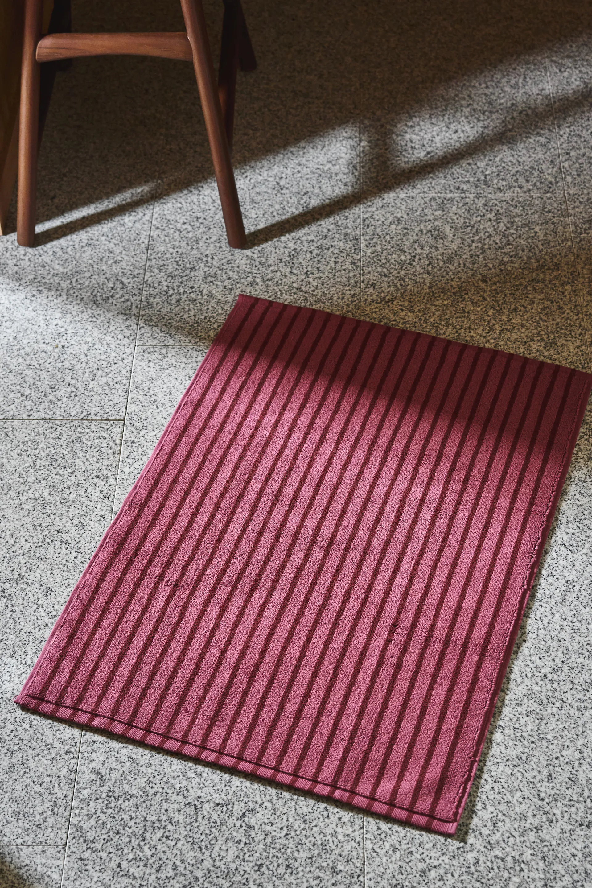 Drift バスマット 50x70cm, Pink-red Scandi Living | スカンジリビング