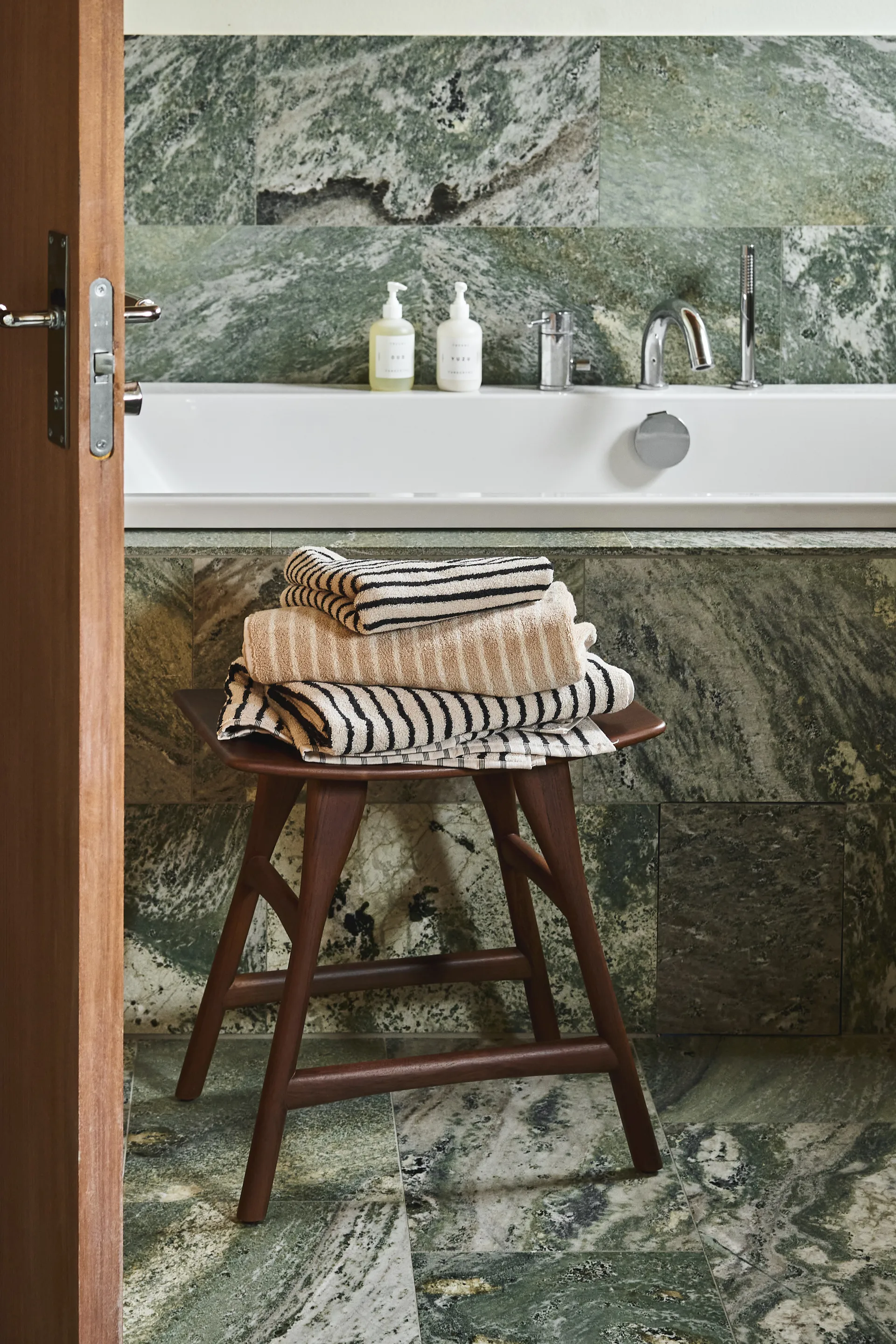 Drift バスタオル 70x140 cm, Beige-white Scandi Living | スカンジリビング