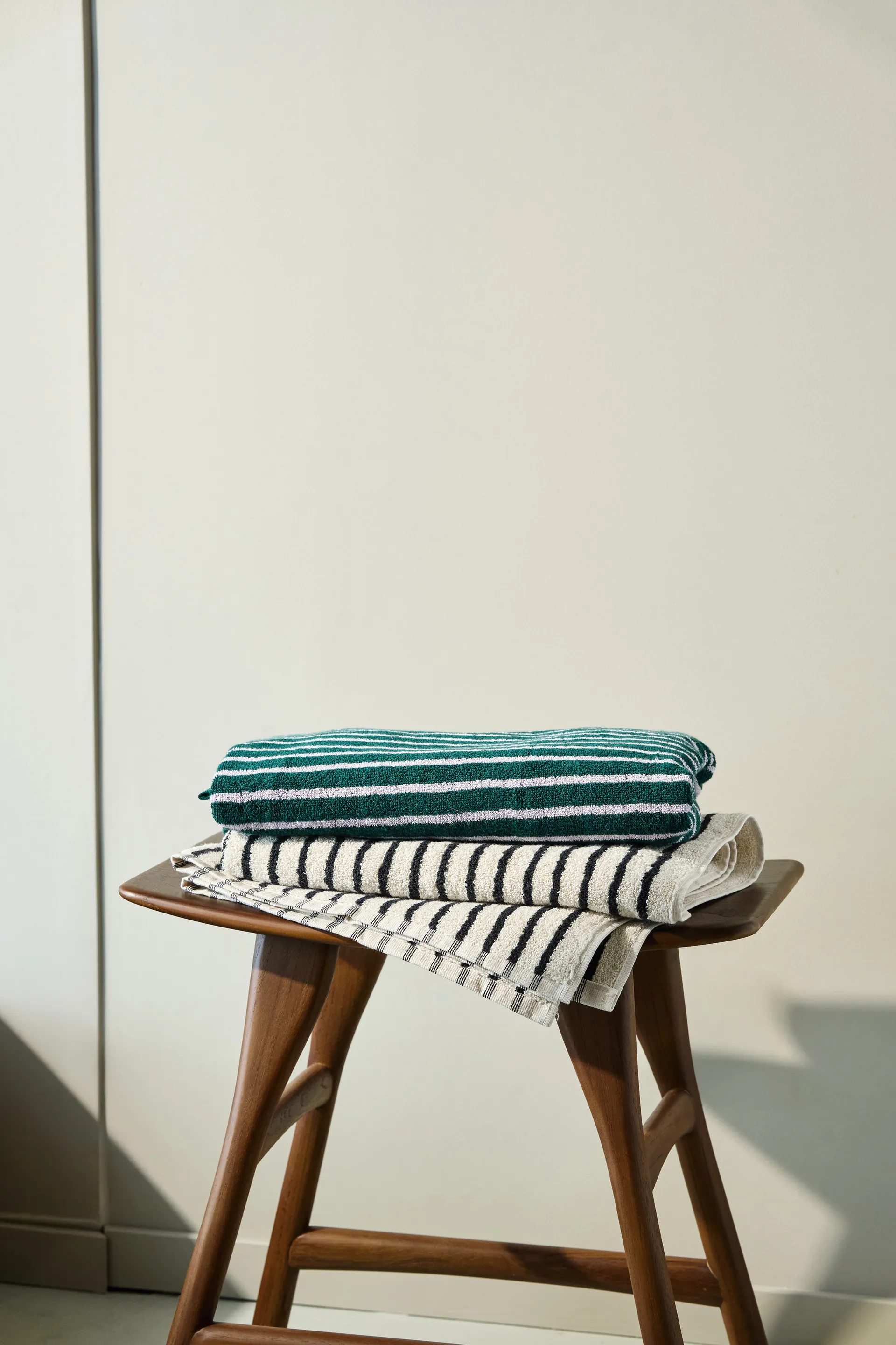 Drift バスタオル 70x140 cm, Green-purple Scandi Living | スカンジリビング