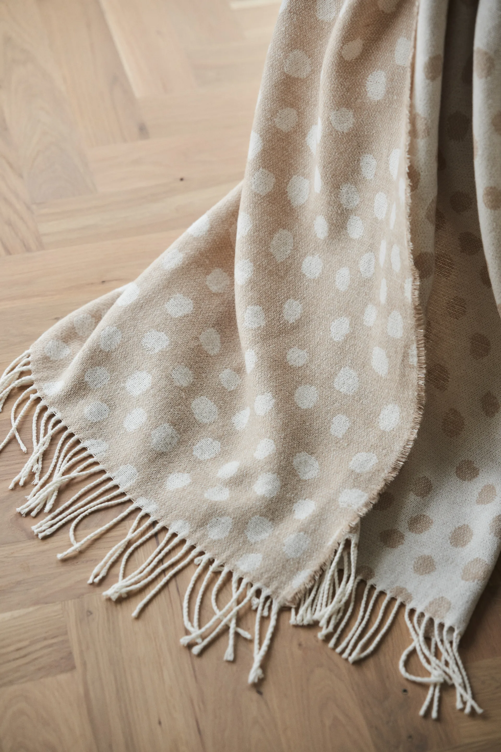 Droplets コットンスロー 130x185 cm, Beige Scandi Living | スカンジリビング