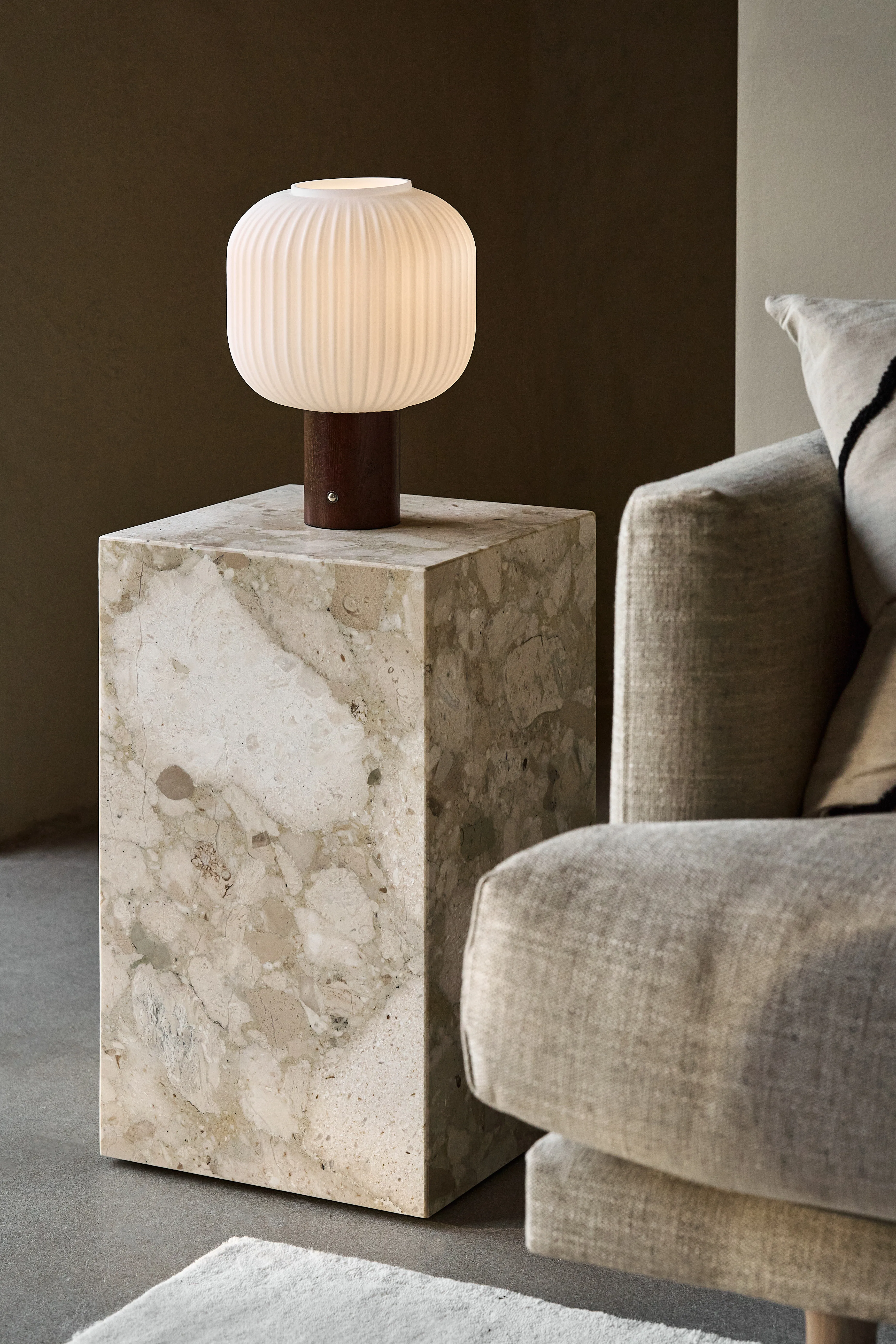 Scandi Living | スカンジリビング からのFair ポータブルテーブル