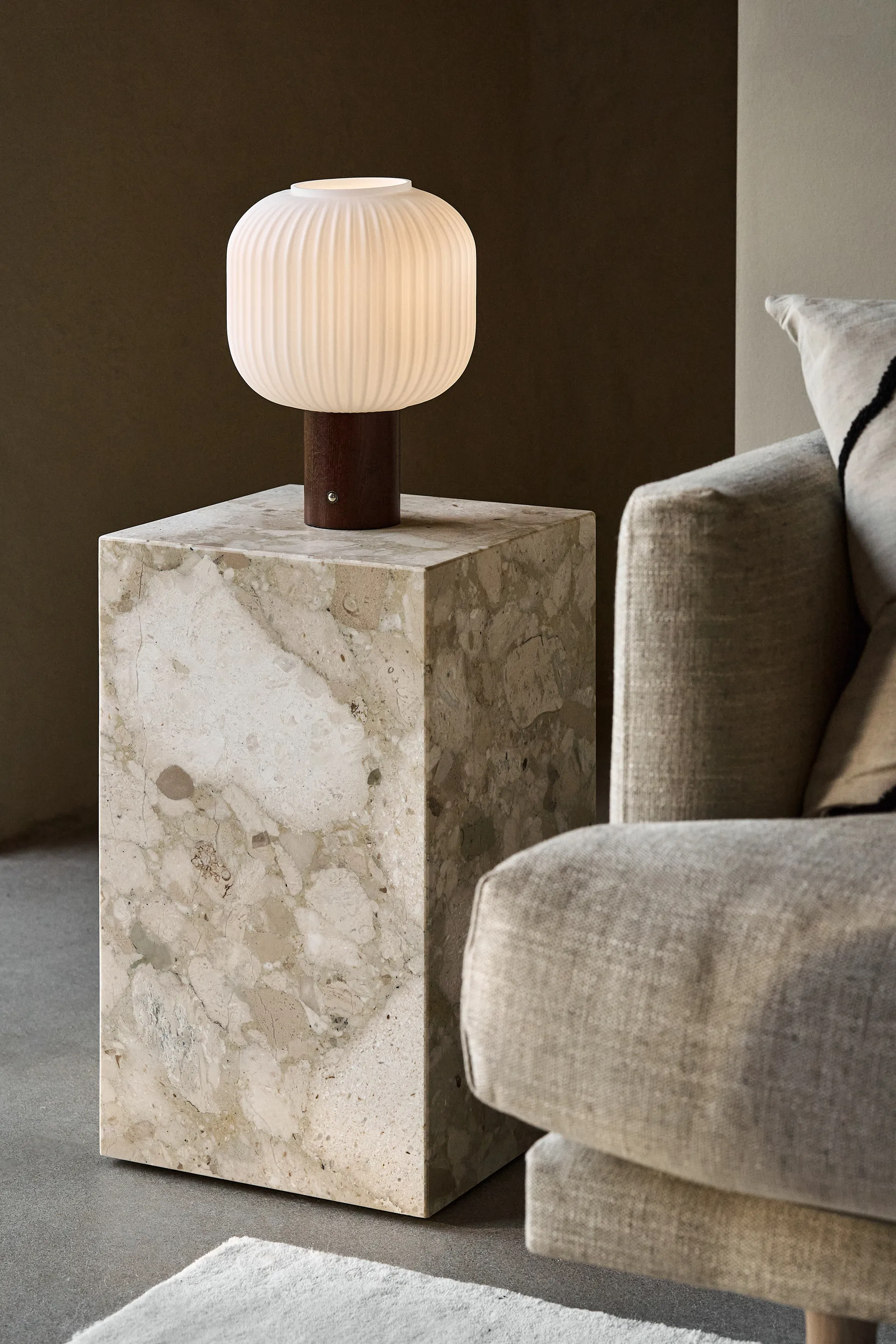 Fair ポータブルテーブルランプ, Frosted glass-dark stained ash Scandi Living | スカンジリビング