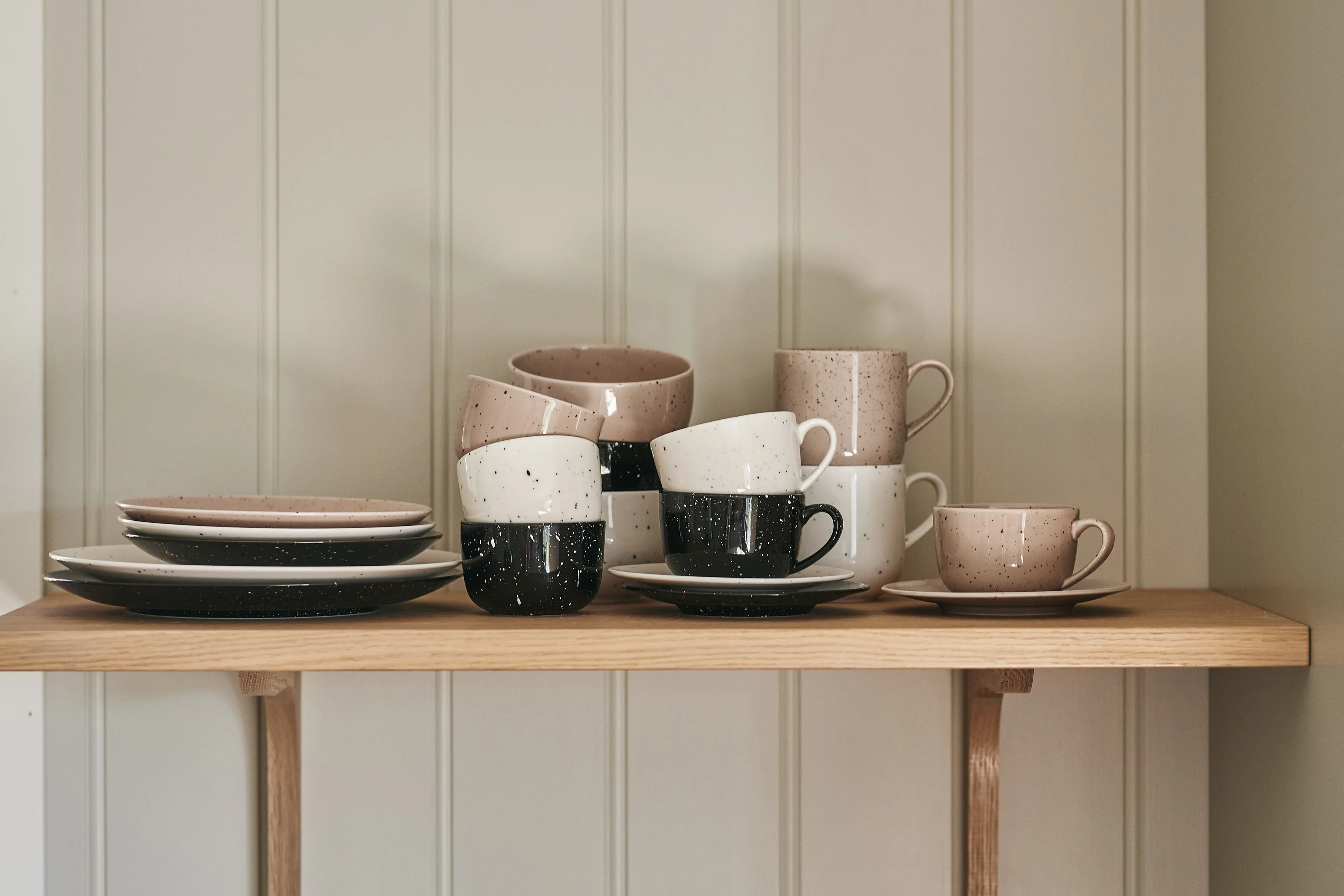 Scandi Living | スカンジリビング からのFreckle ソーサー付きカップ