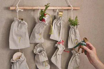 Joyful アドベントカレンダー 75 cm - Beige - Scandi Living | スカンジリビング