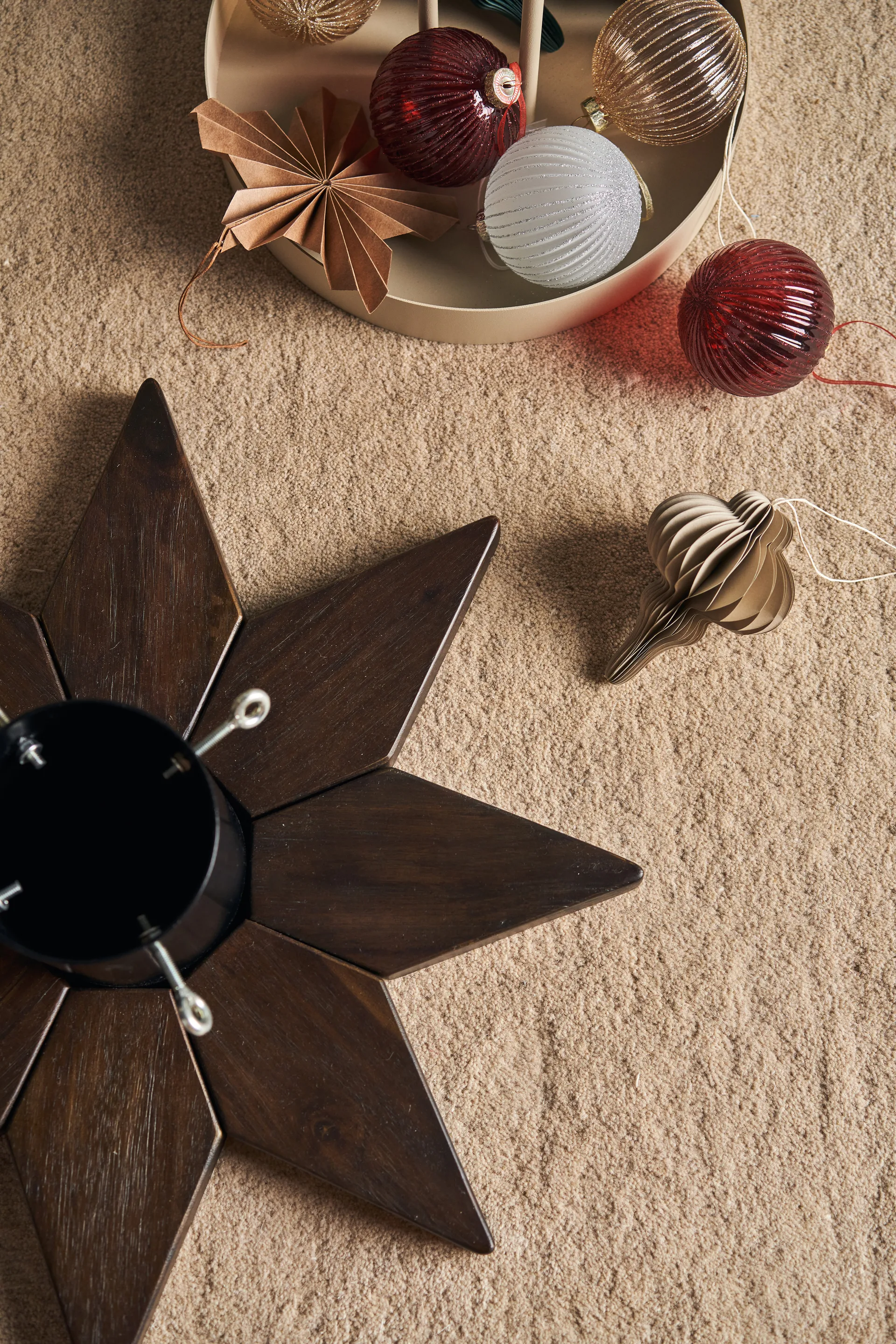 Norr クリスマススタートリベット, Dark stained Scandi Living | スカンジリビング