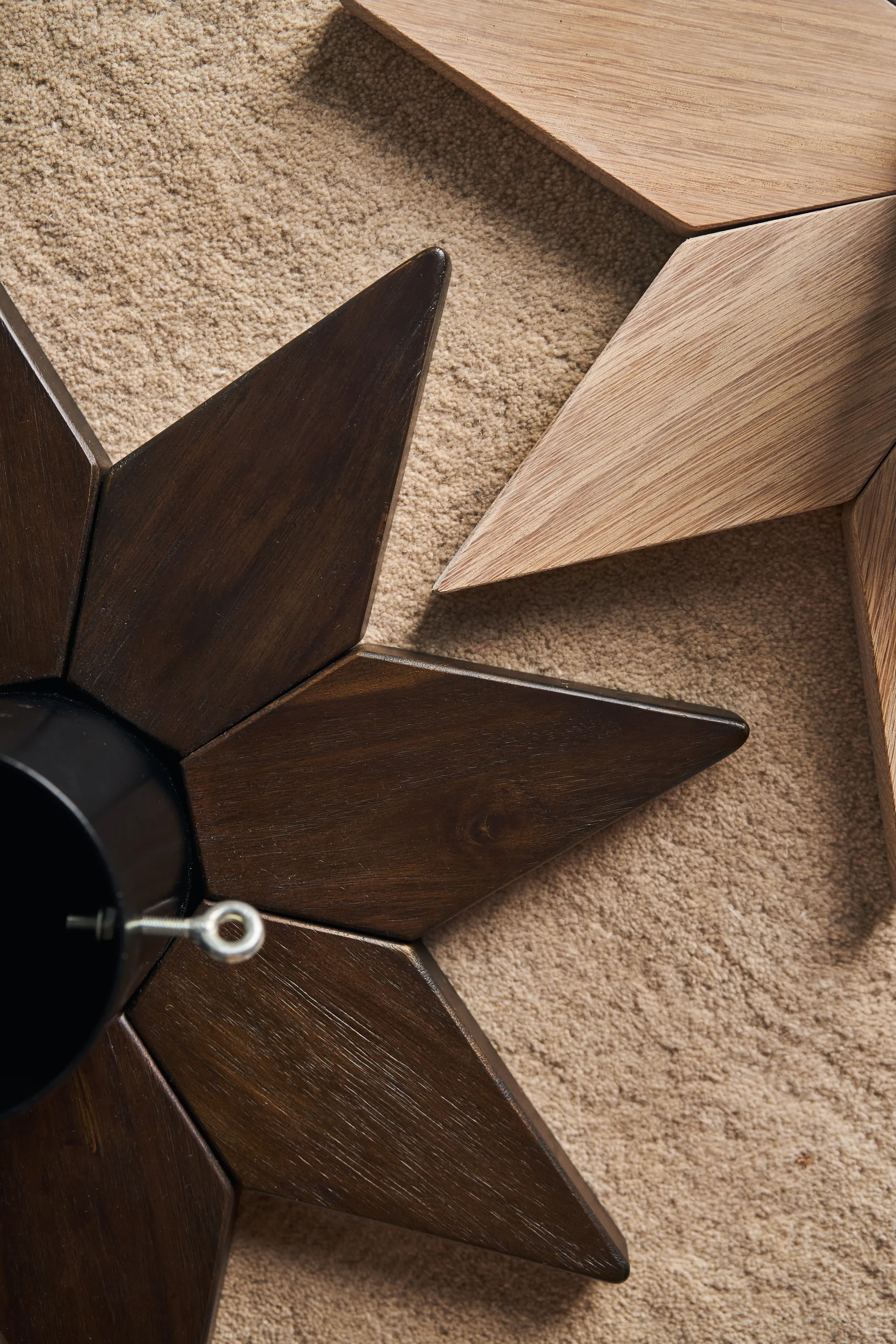 Norr クリスマススタートリベット, Dark stained Scandi Living | スカンジリビング