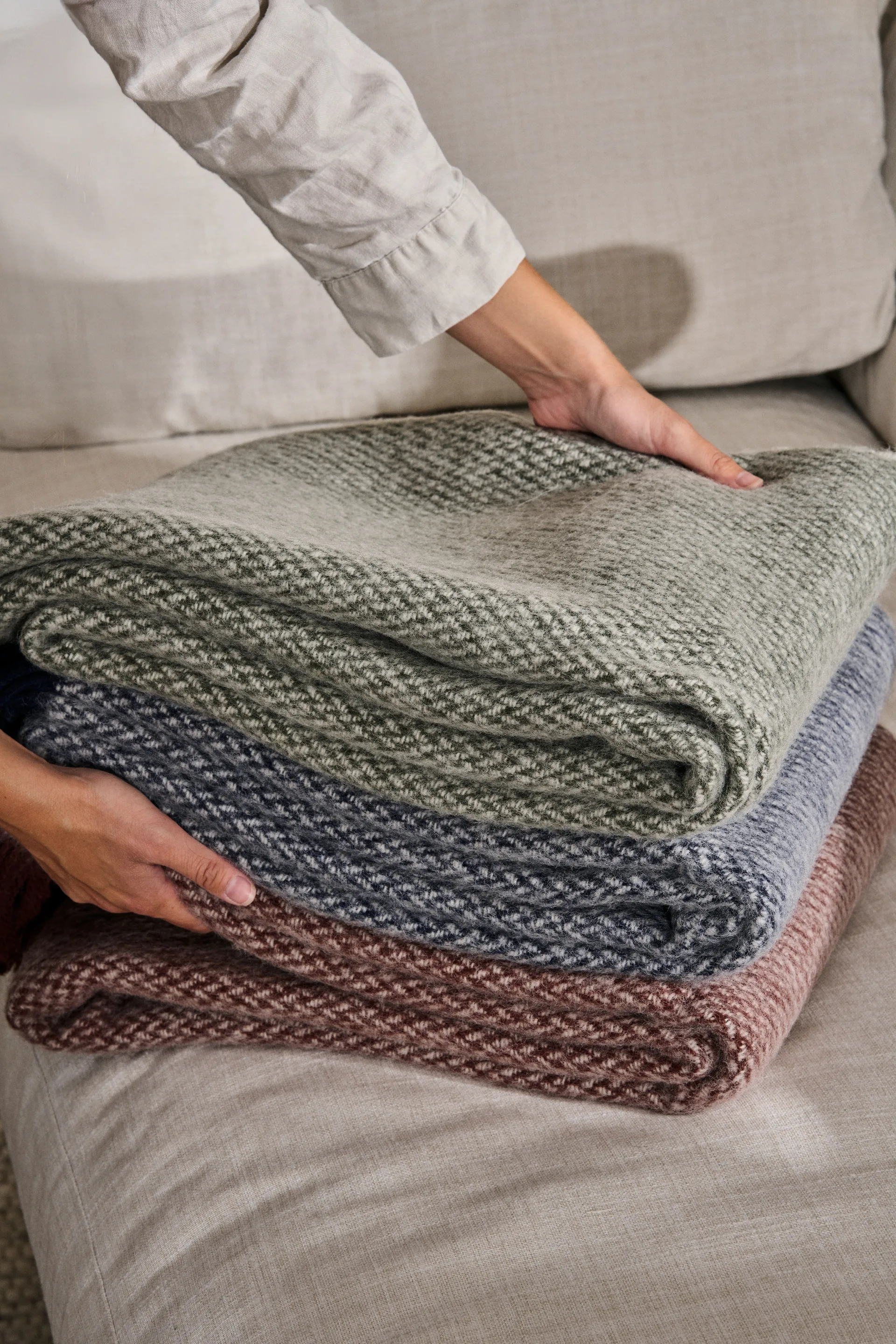 Sandstone ウールスロー 130x180 cm, Khaki green Scandi Living | スカンジリビング