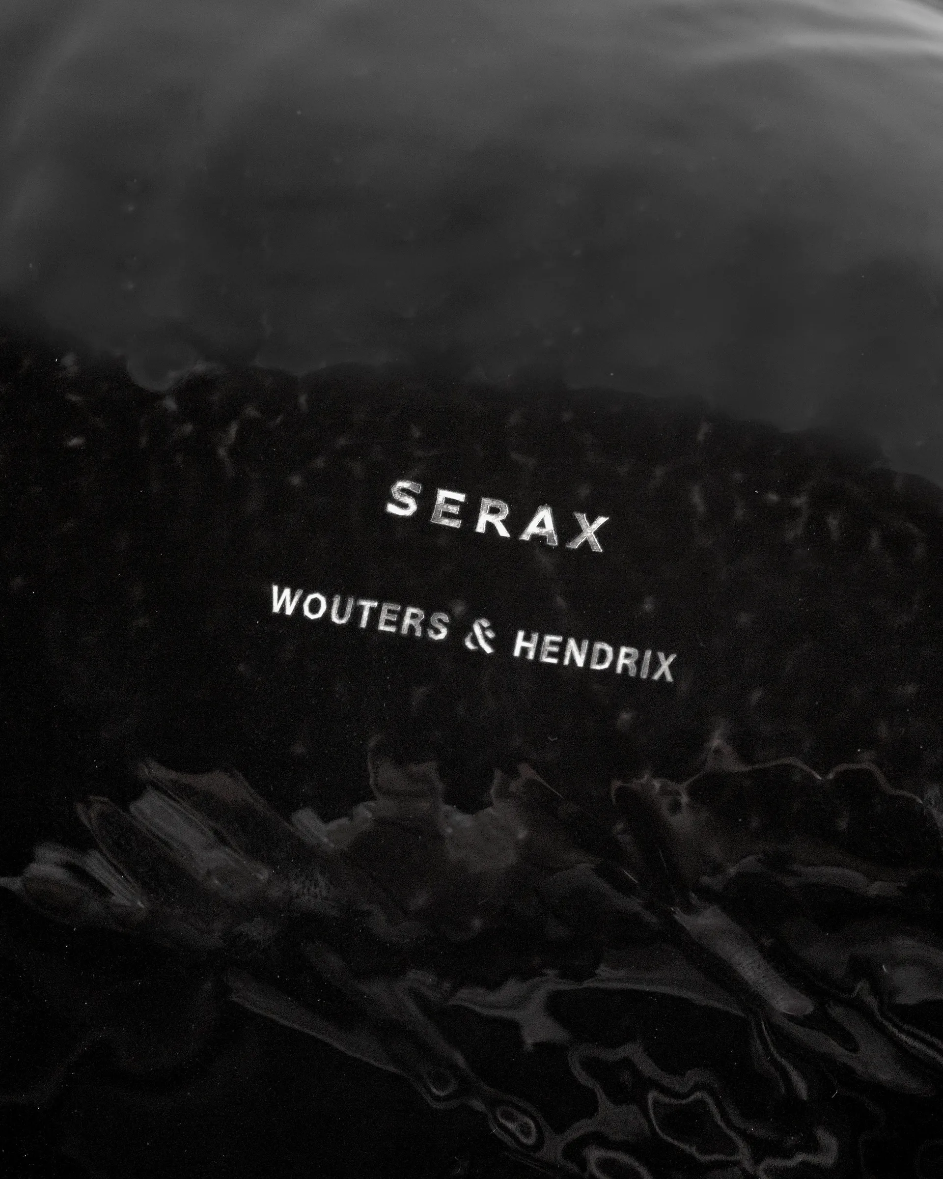 Les Objets Mouleversants Marcel ボウル M 14x30.5 cm, Black Serax | セラックス