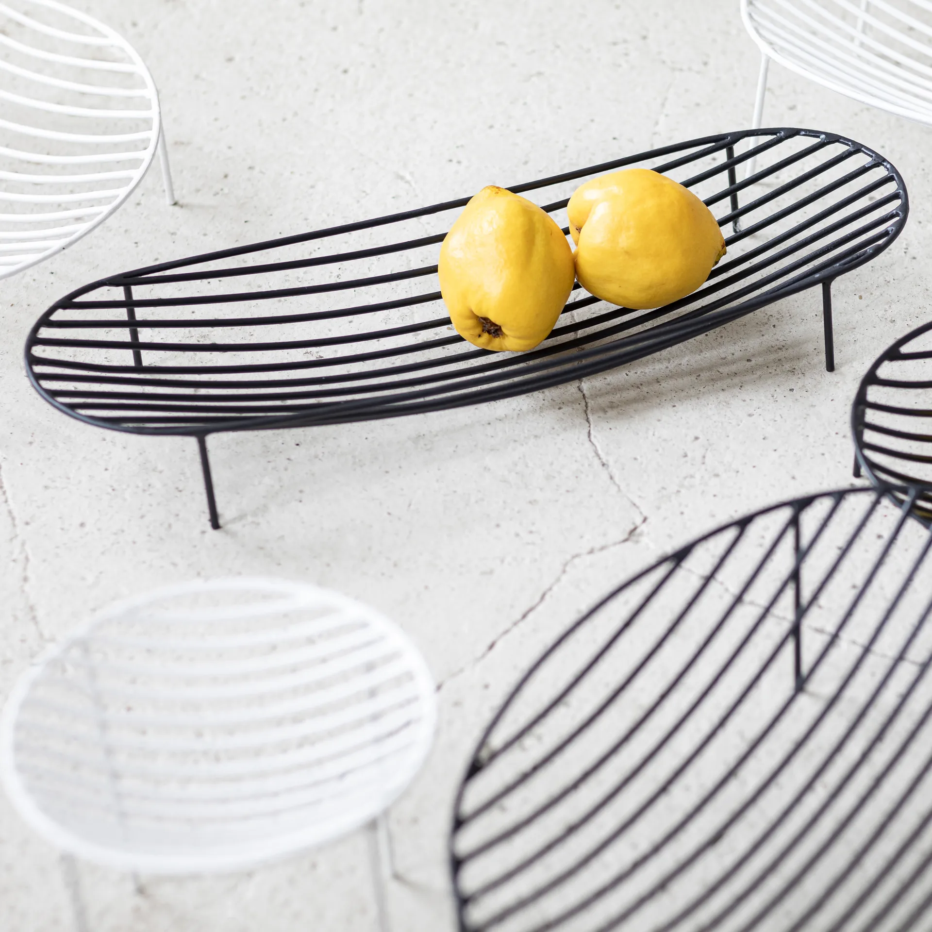 Nana フルーツプラッター 14.5x45 cm, black Serax | セラックス