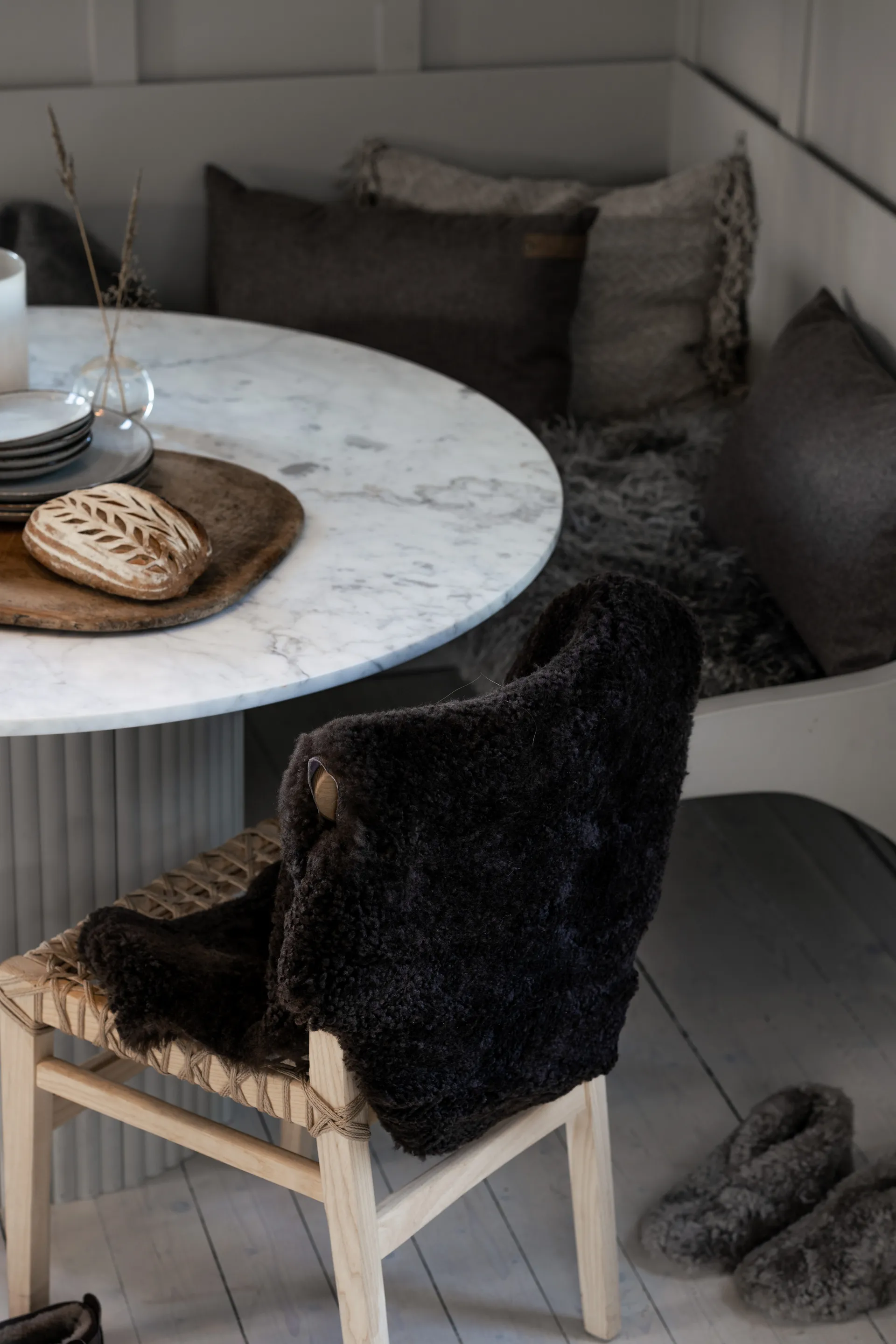 シェパード シープスキン Ella, dark brown Shepherd of Sweden | シェパード