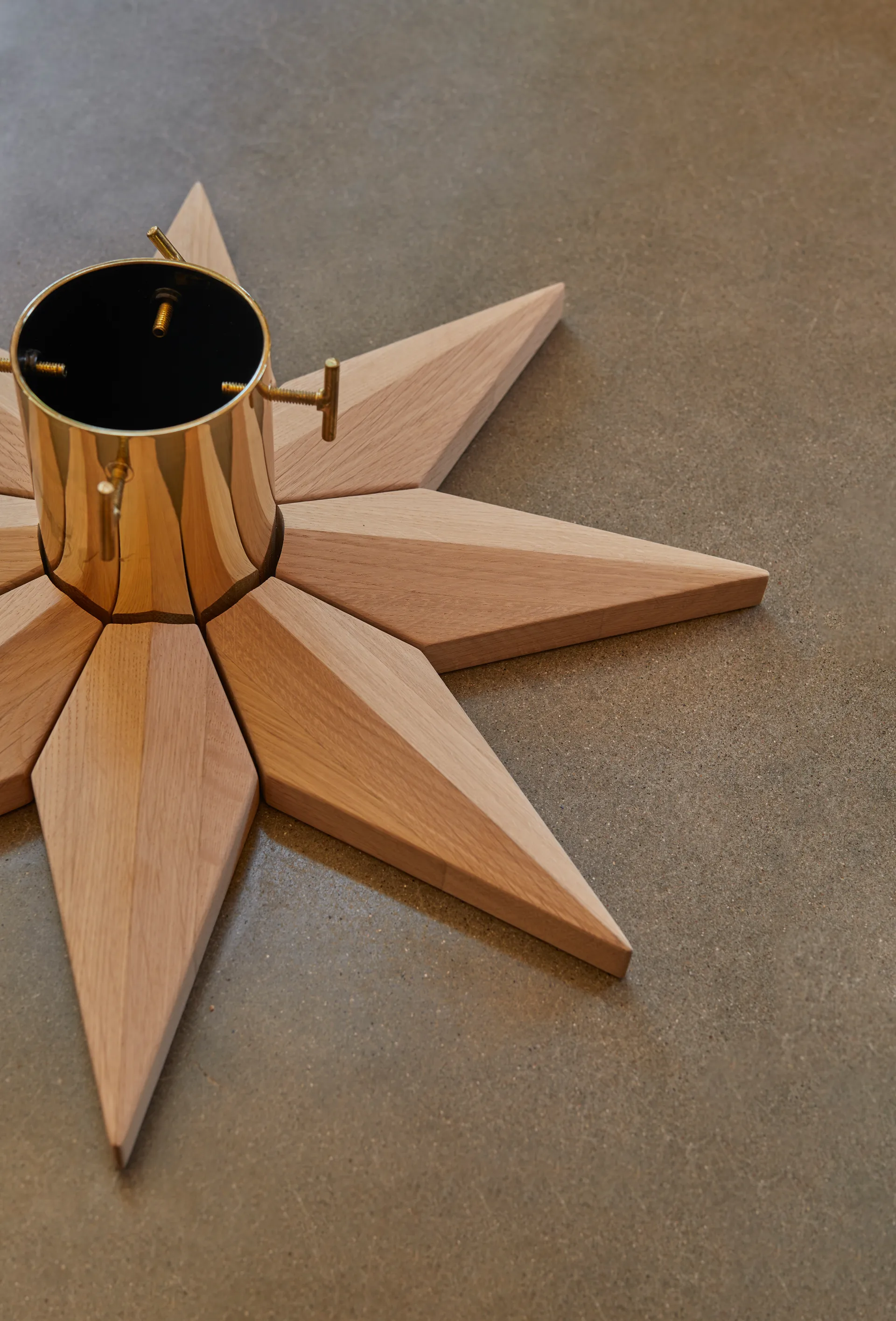 Stella クリスマスツリーベース Ø50.5 cm, Oak Skagerak | スケアラック