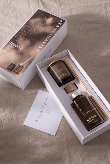 HYGGE アロマキャンドル & リードディフューザー - 65 g + 100 ml - Skandinavisk | スカンジナビスク