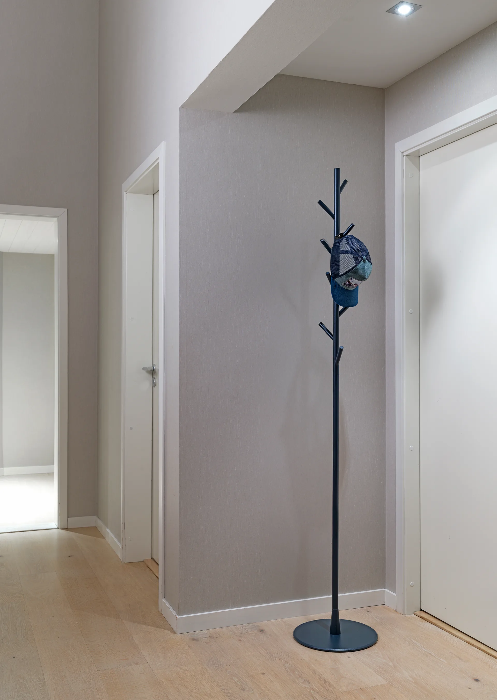 Sticks フロアハンガー, Thistle SMD Design | SMD Design