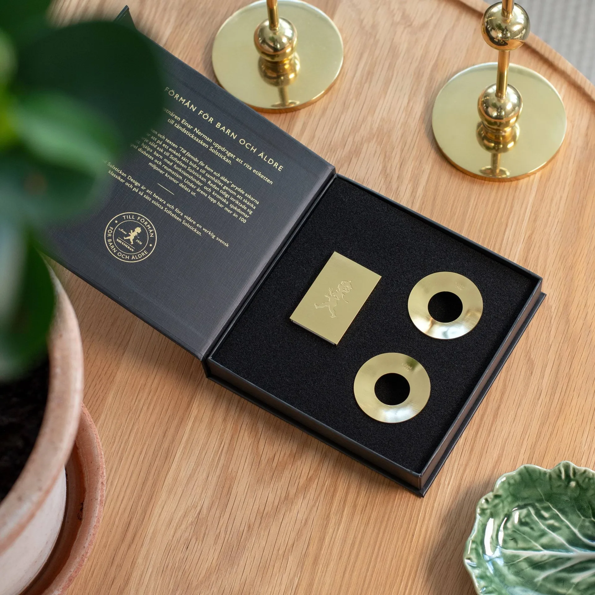 Solstickan 記念ボックス, 1 matchbox, 2 candle bobeches, brass Solstickan Design