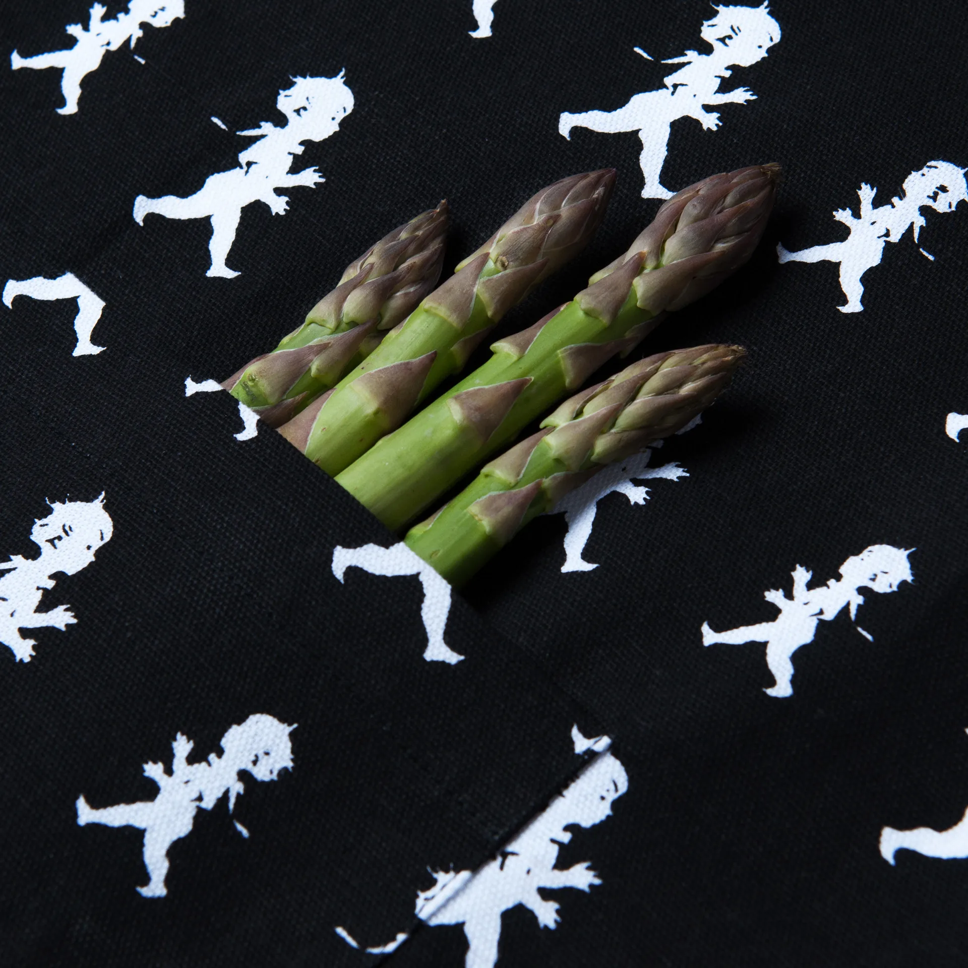 Solstickan エプロン (大人用), Black Solstickan Design