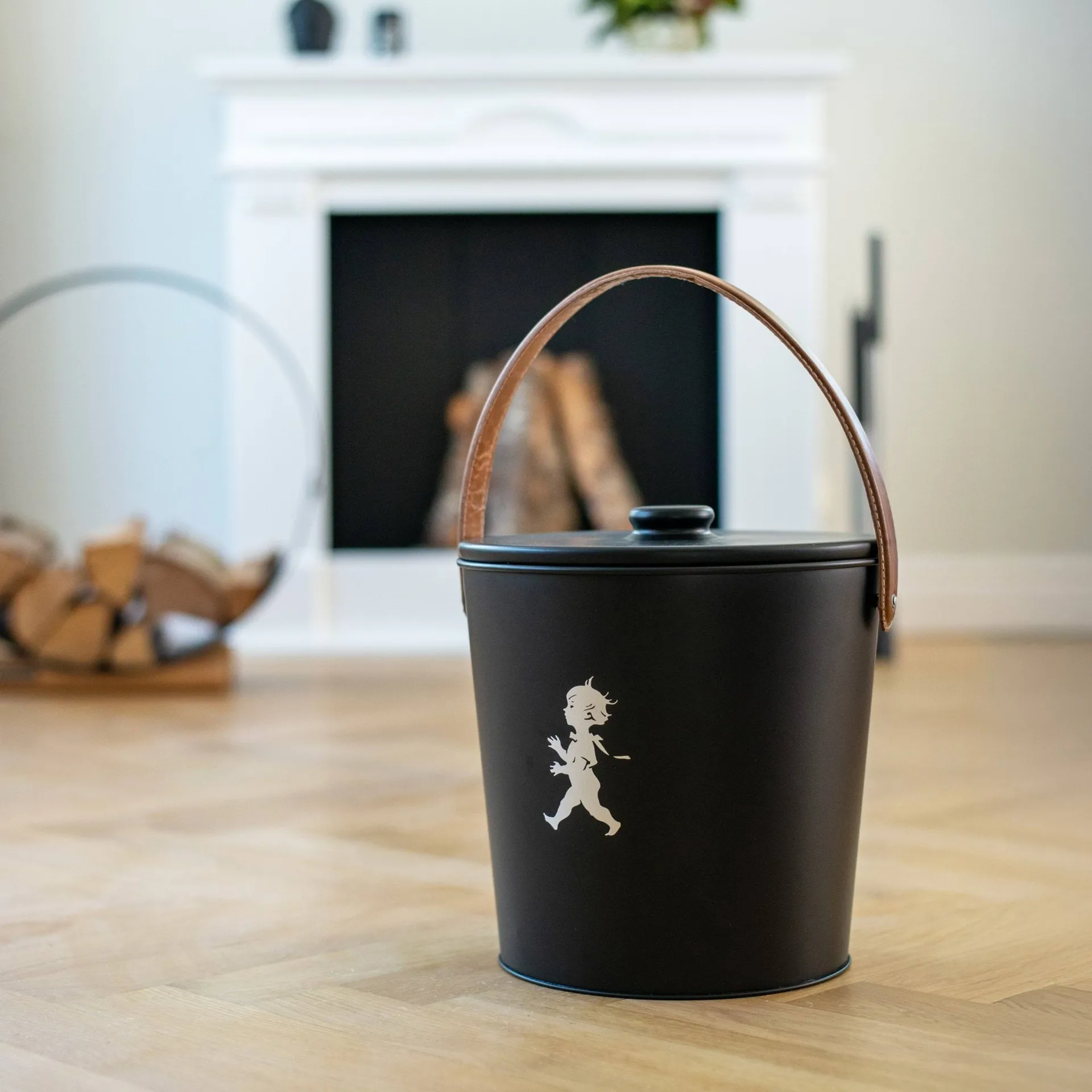 Solstickan アッシュビン, Black Solstickan Design