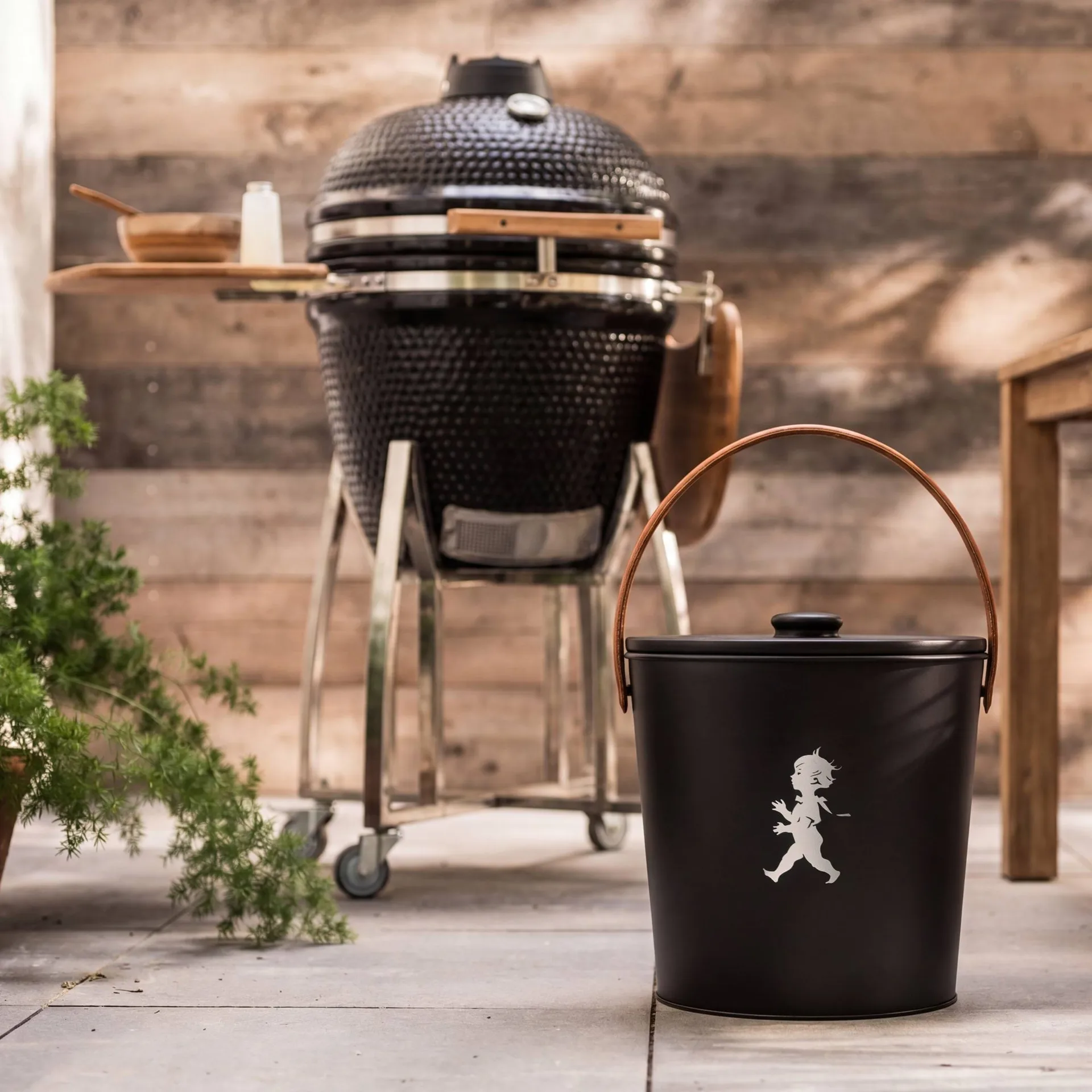 Solstickan アッシュビン, Black Solstickan Design