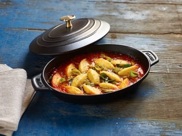ストウブ オーバル 鋳鉄 ベーキング皿 & 蓋 23 cm - Black - STAUB | ストウブ
