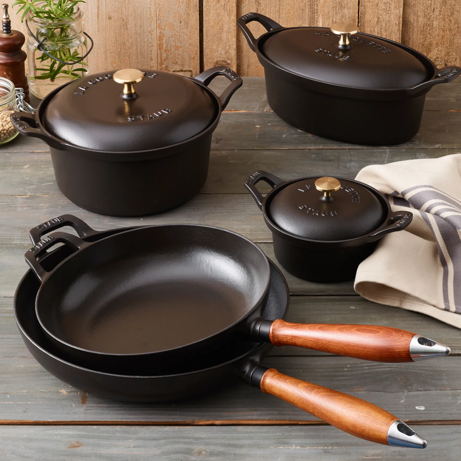 ヴィンテージ フライパン 木製ハンドル付き Ø24 cm, Black STAUB | ストウブ