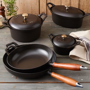 ヴィンテージ フライパン 木製ハンドル付き Ø24 cm - Black - STAUB | ストウブ