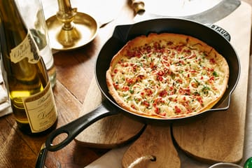 ストウブ 鋳鉄 フライパン 注ぎ口付き Ø26 cm - Black - STAUB | ストウブ