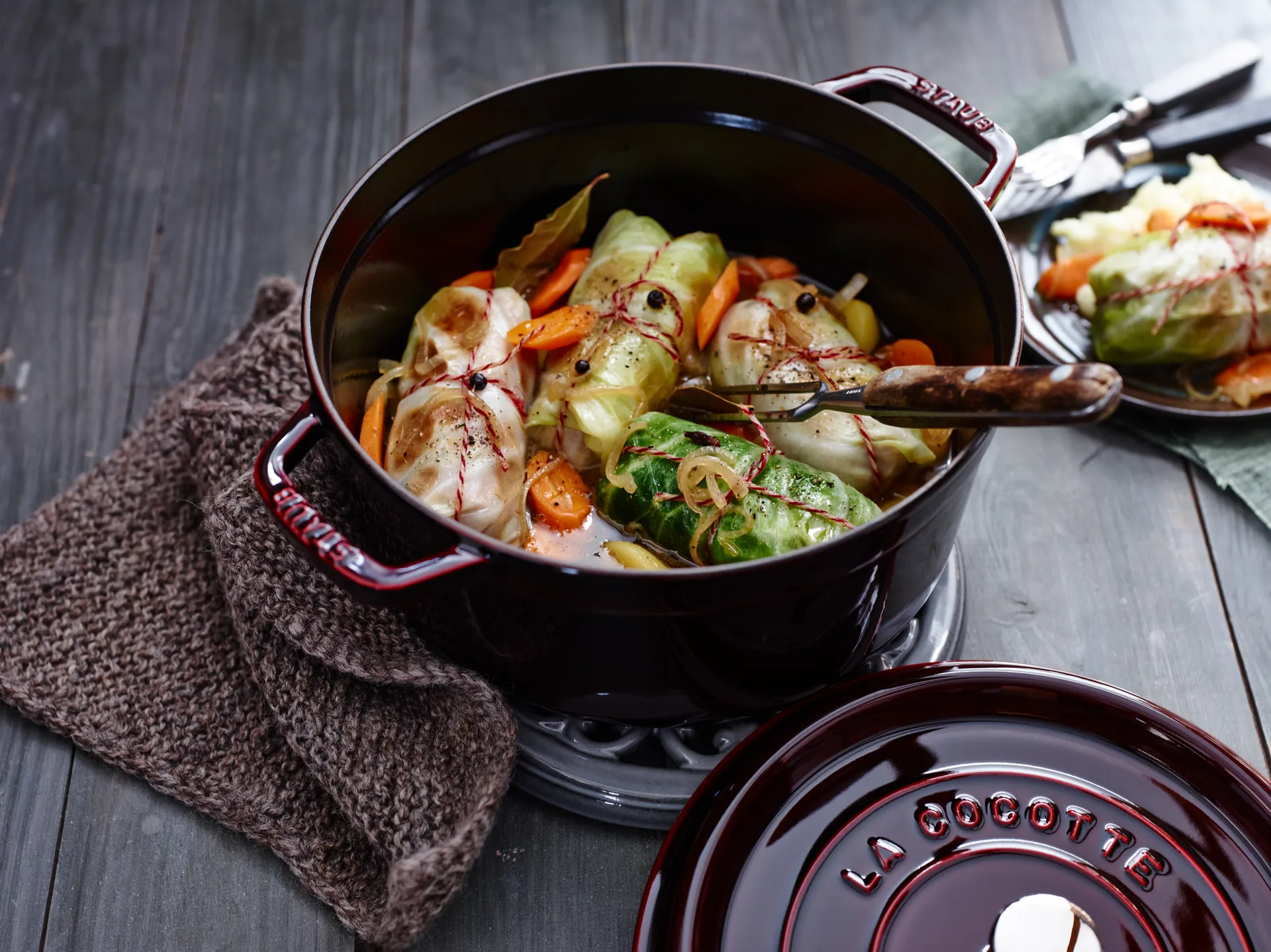 ストウブ  ラウンドココット 鍋 鋳鉄 2.6 L, Grenadine red STAUB | ストウブ