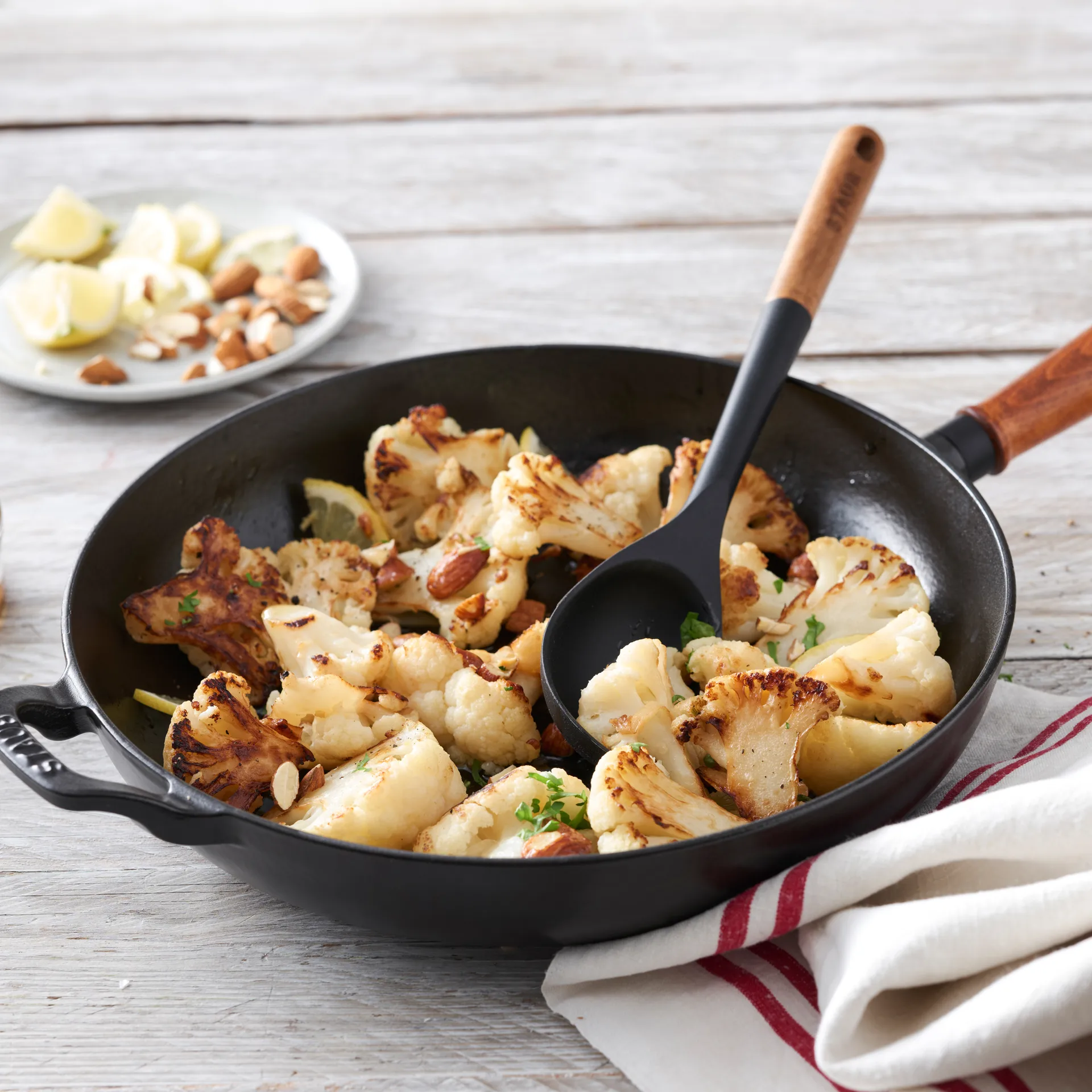 ヴィンテージ フライパン 木製ハンドル付き Ø28 cm, Black STAUB | ストウブ